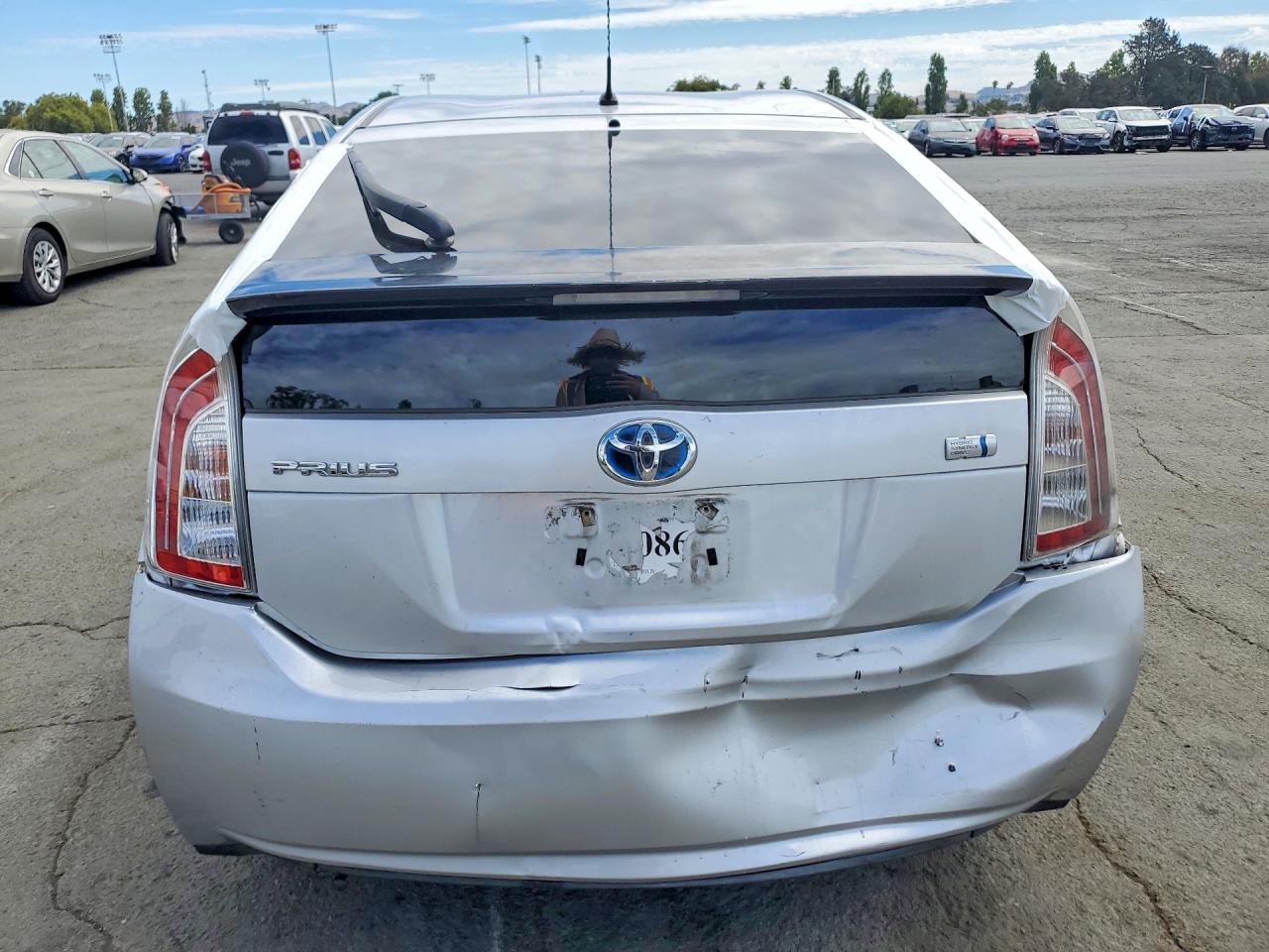 2014 Toyota Prius Two Серебряный vin: JTDKN3DU2E0380653