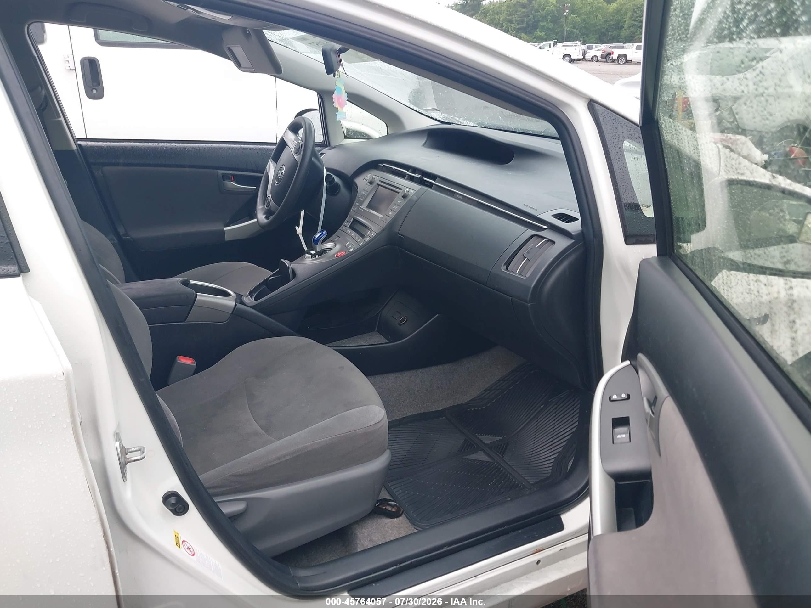2014 Toyota Prius Three White vin: JTDKN3DU2E1741261