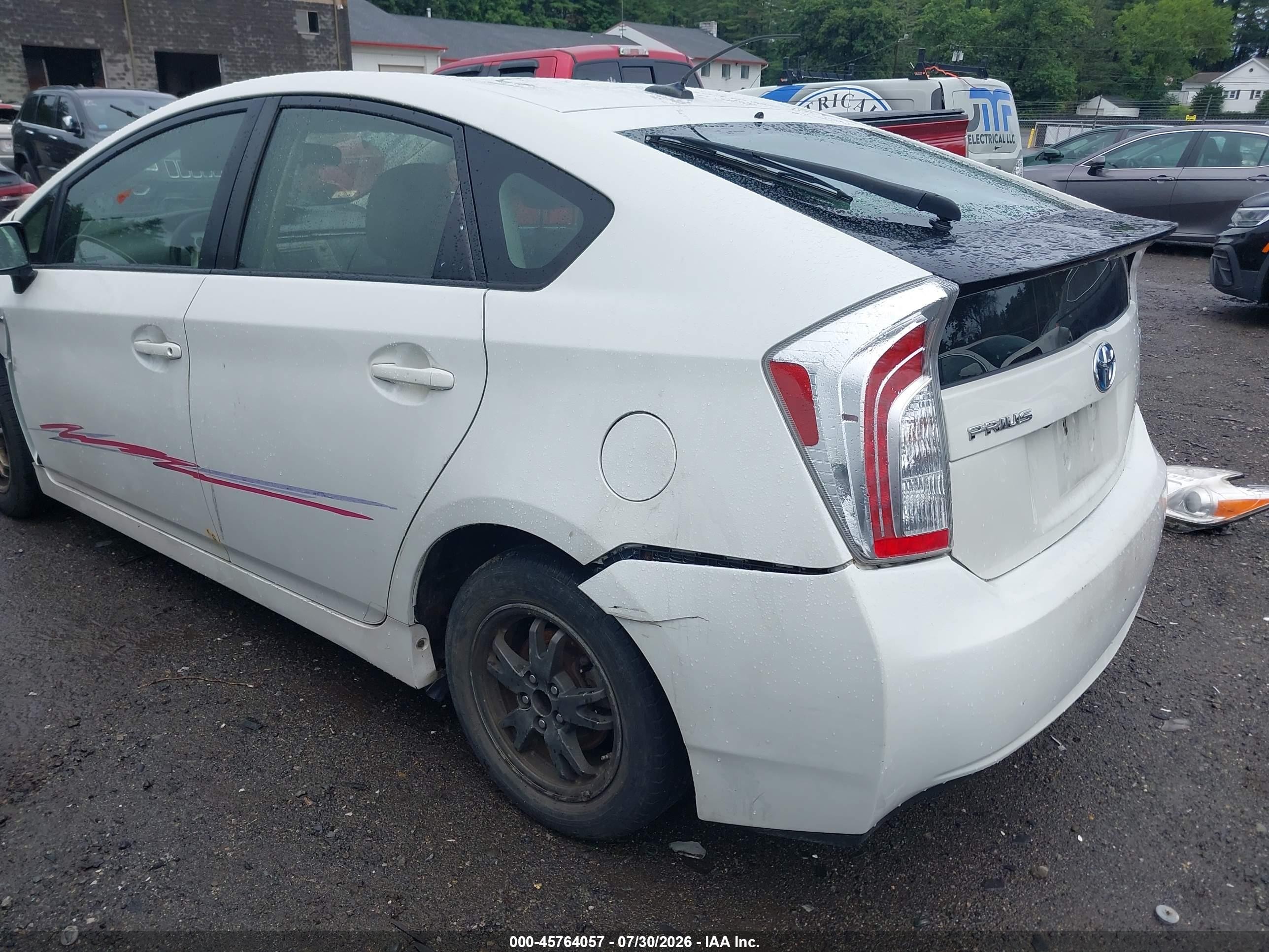 2014 Toyota Prius Three White vin: JTDKN3DU2E1741261