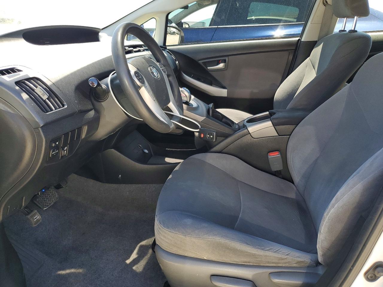 2014 Toyota Prius Two Белый vin: JTDKN3DU2E1752292