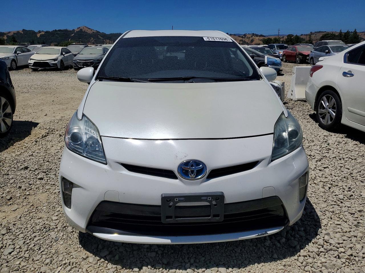 2014 Toyota Prius Two Белый vin: JTDKN3DU2E1752292