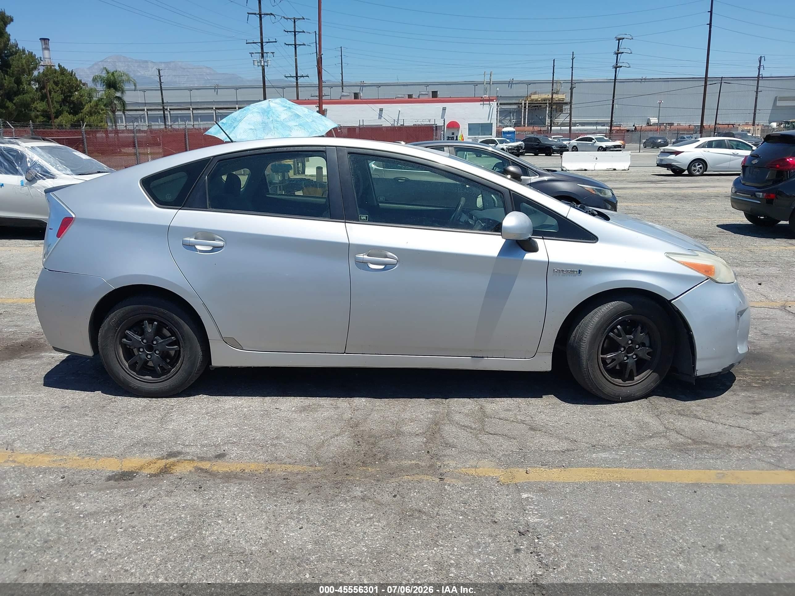 2014 Toyota Prius Two Silver vin: JTDKN3DU2E1752339