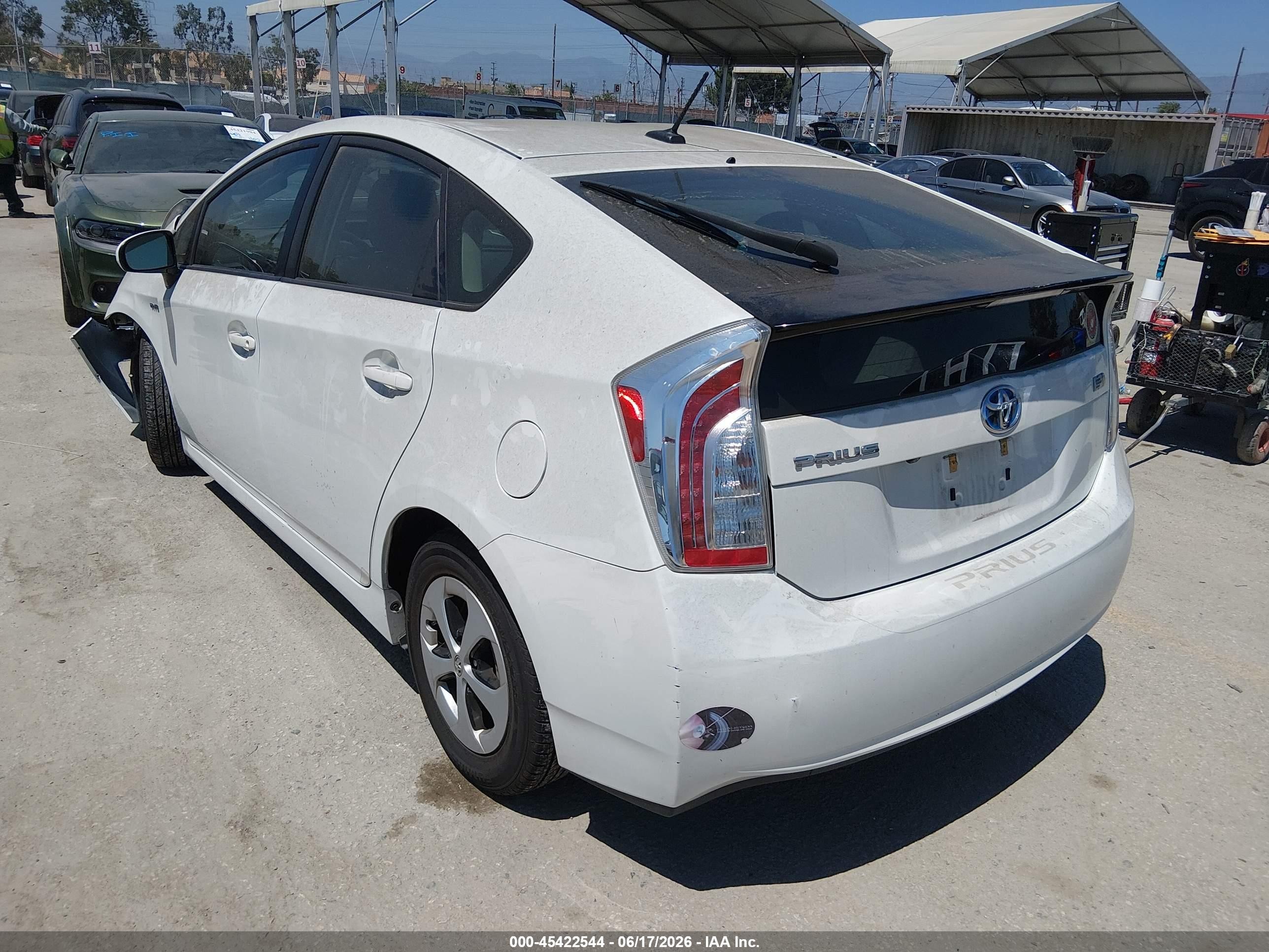 2014 Toyota Prius Three White vin: JTDKN3DU2E1759632