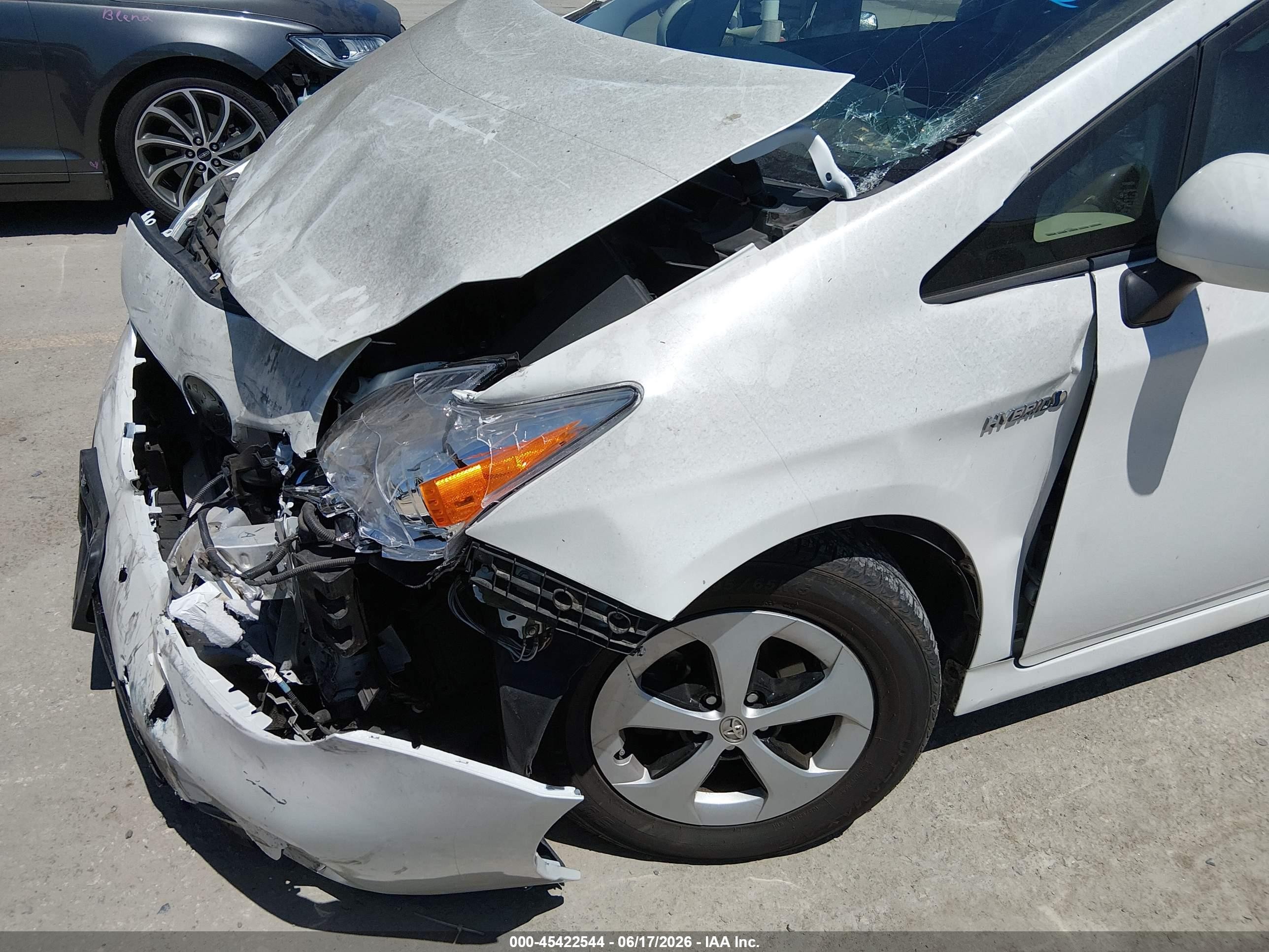 2014 Toyota Prius Three White vin: JTDKN3DU2E1759632