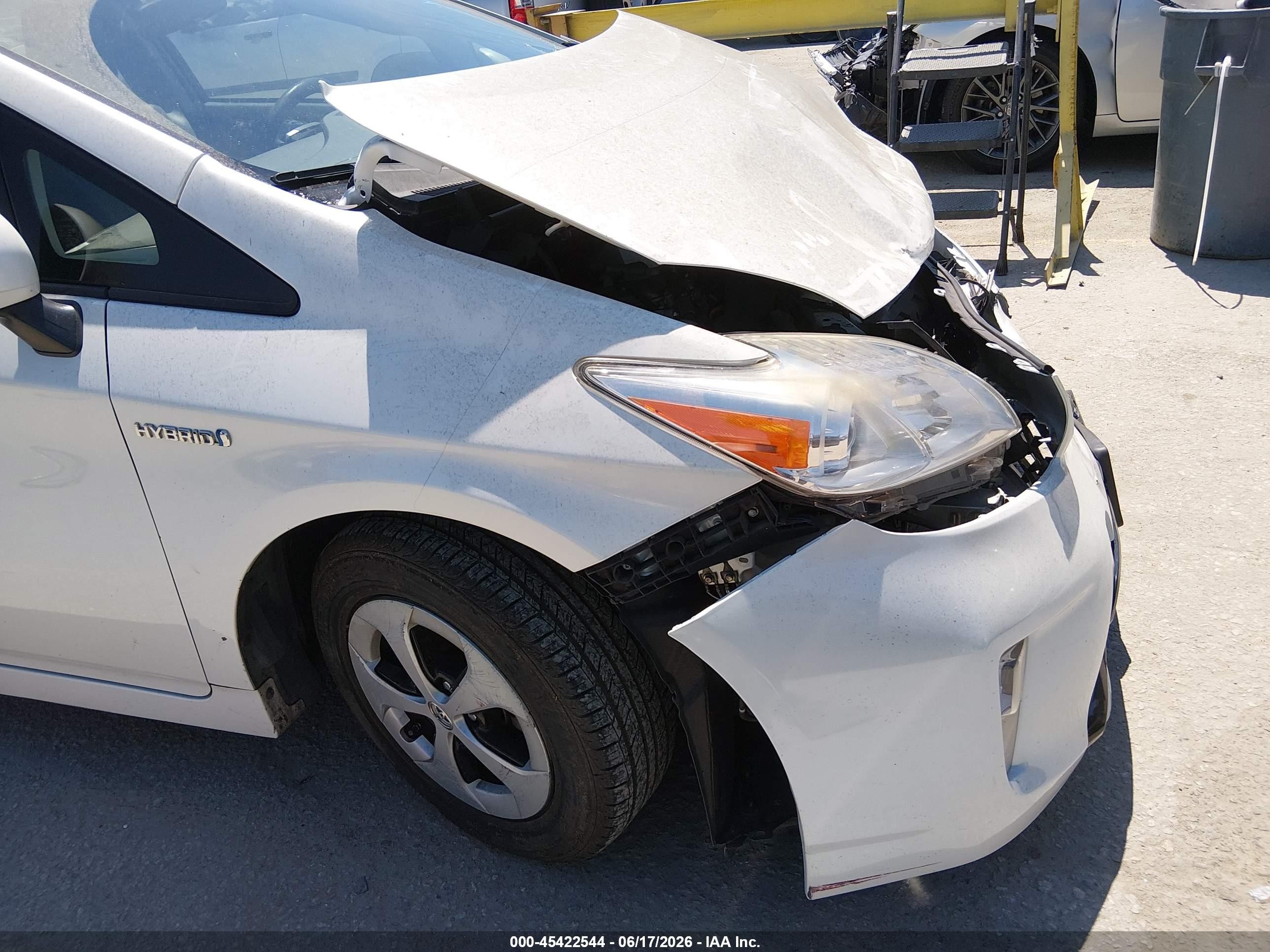2014 Toyota Prius Three White vin: JTDKN3DU2E1759632