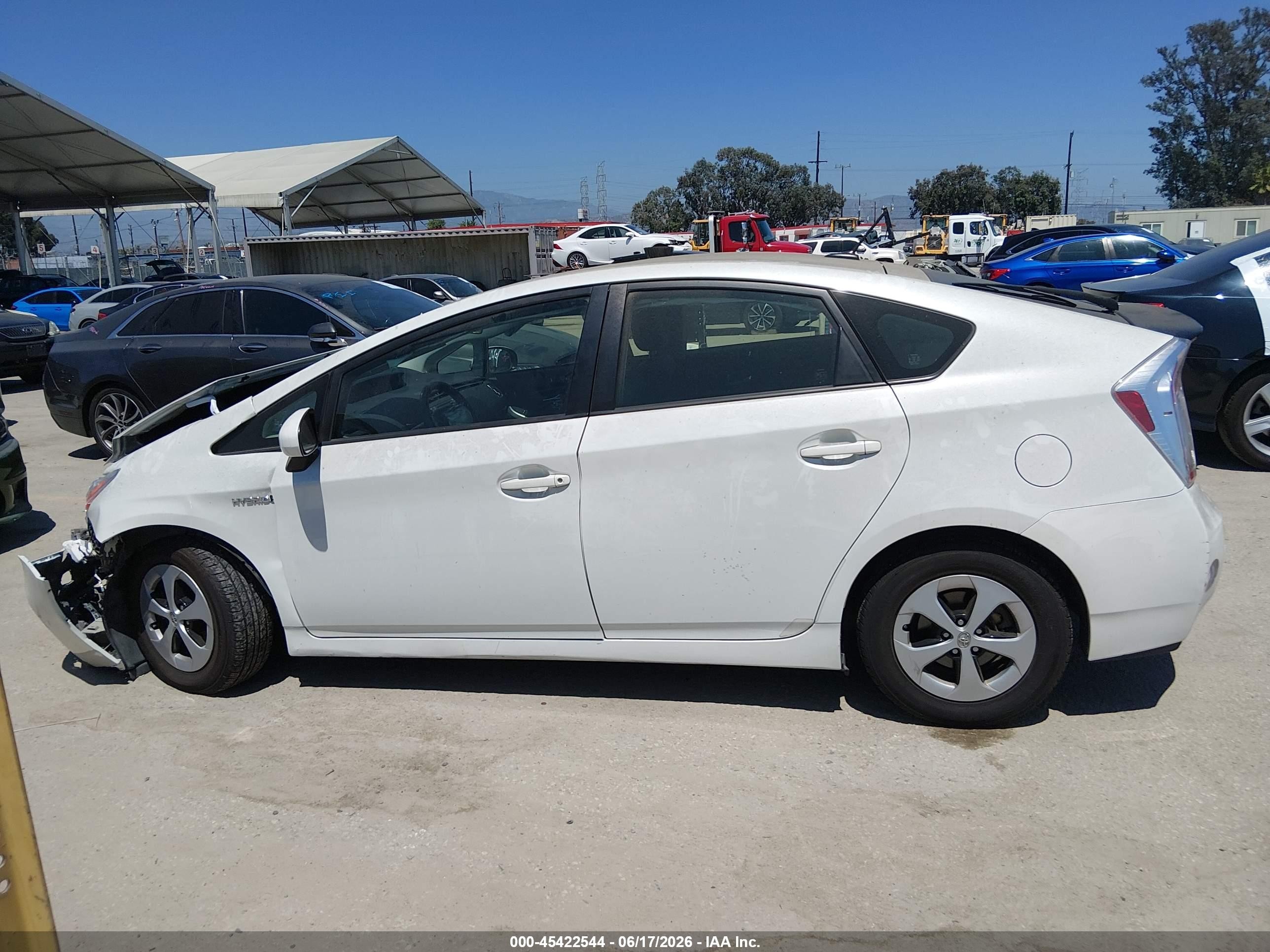 2014 Toyota Prius Three White vin: JTDKN3DU2E1759632