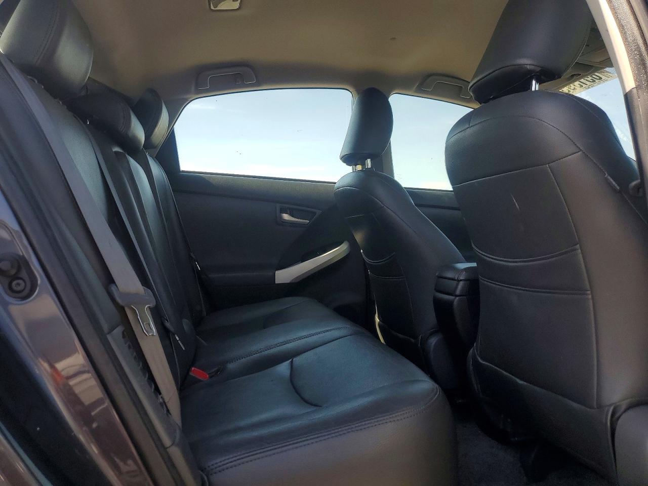 2014 Toyota Prius Three Серый vin: JTDKN3DU2E1776141
