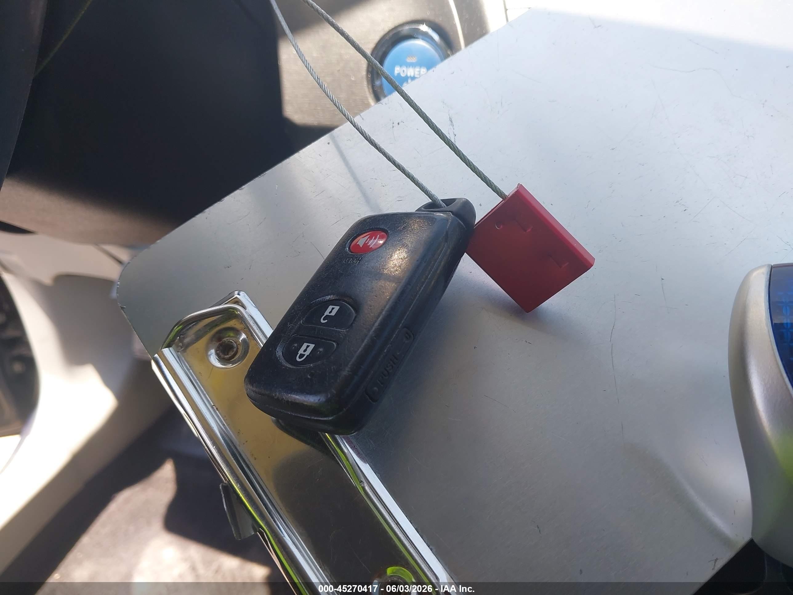 2014 Toyota Prius Two Серый vin: JTDKN3DU2E1796499