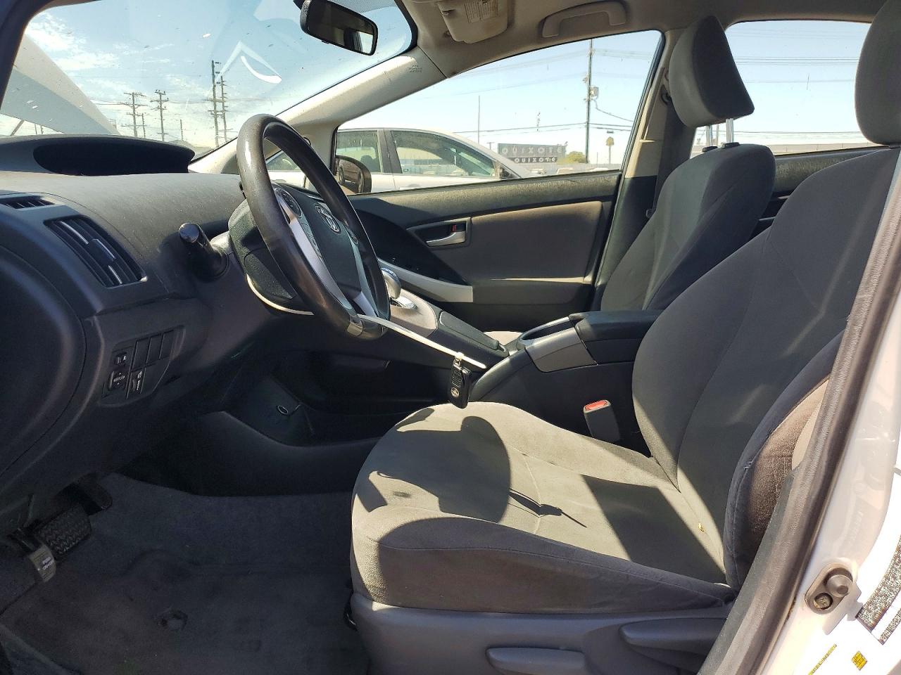 2015 Toyota Prius Three Белый vin: JTDKN3DU2F0395493