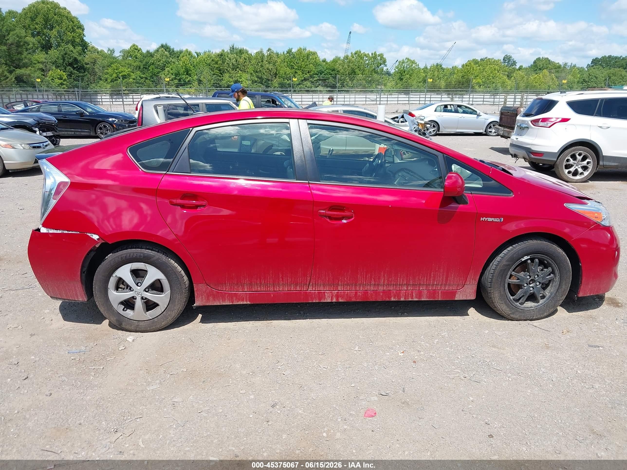 2015 Toyota Prius Four Красный vin: JTDKN3DU2F0395929