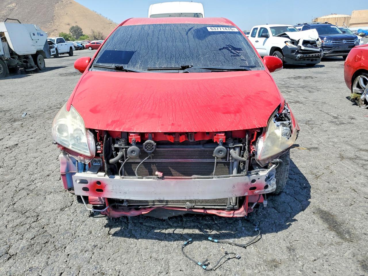2015 Toyota Prius Persona Series Red vin: JTDKN3DU2F0401521