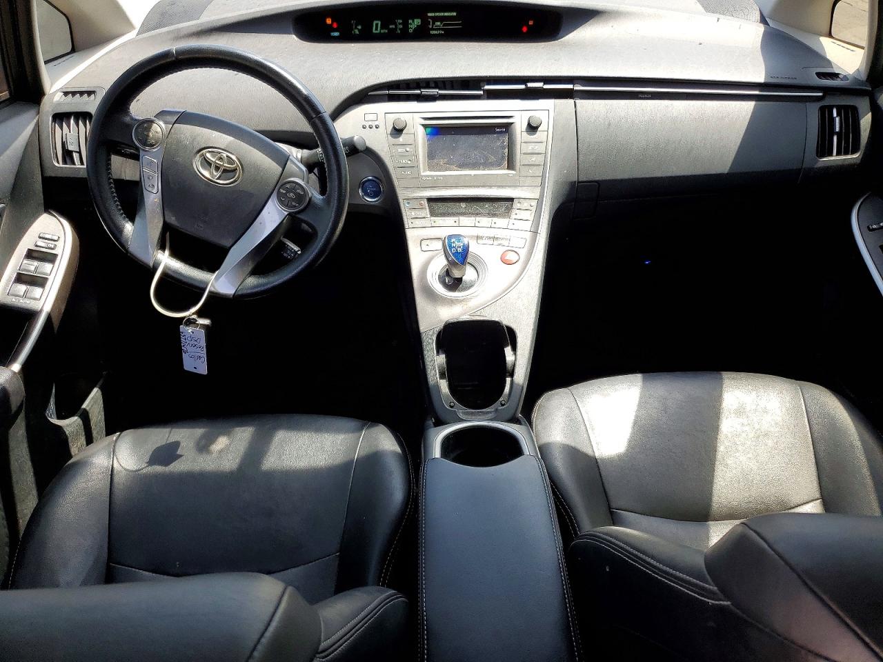 2015 Toyota Prius Persona Series Red vin: JTDKN3DU2F0401521