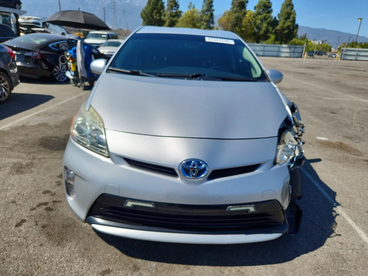 2015 Toyota Prius Two Silver vin: JTDKN3DU2F0420148