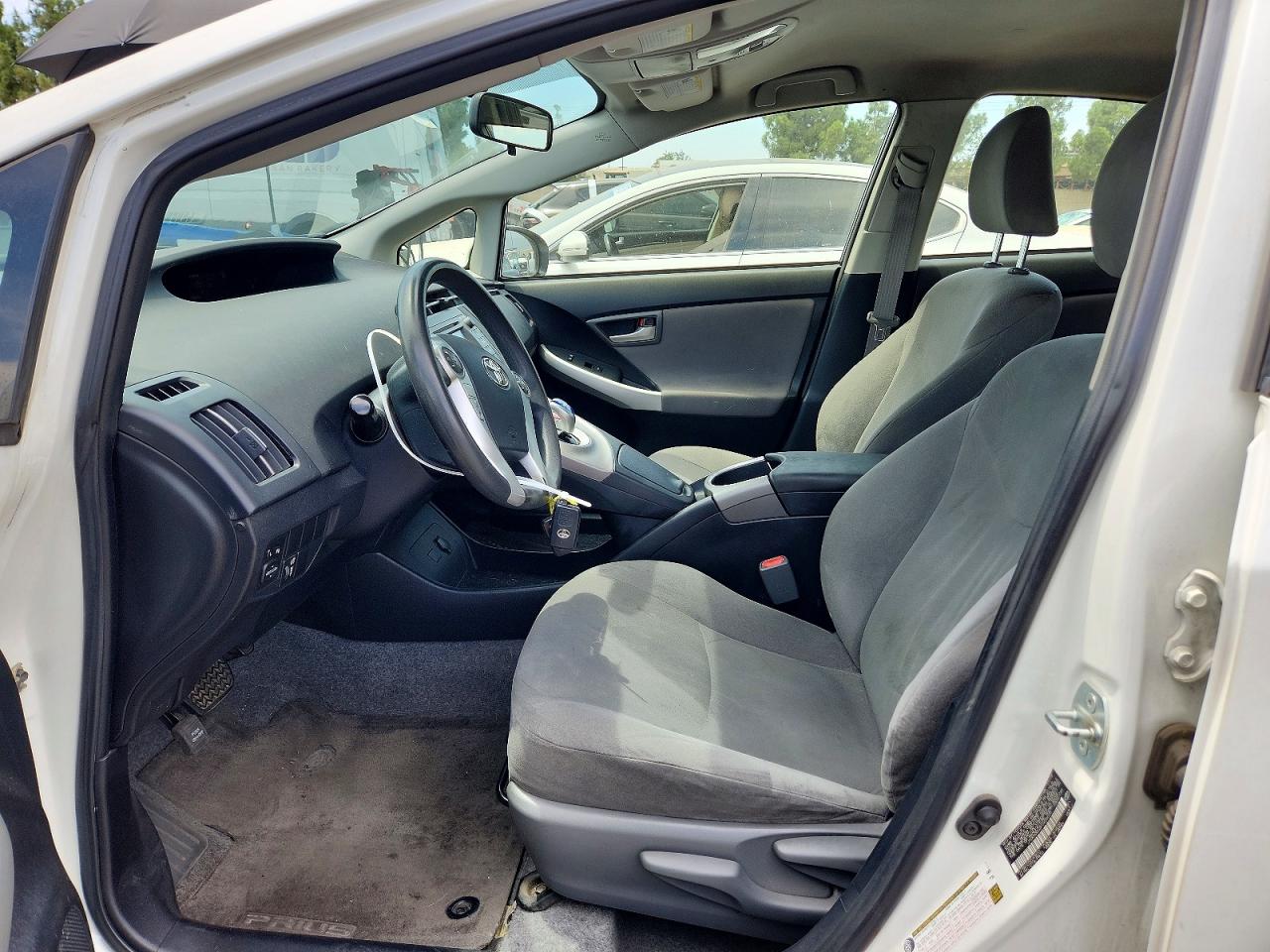 2015 Toyota Prius Two White vin: JTDKN3DU2F0425625