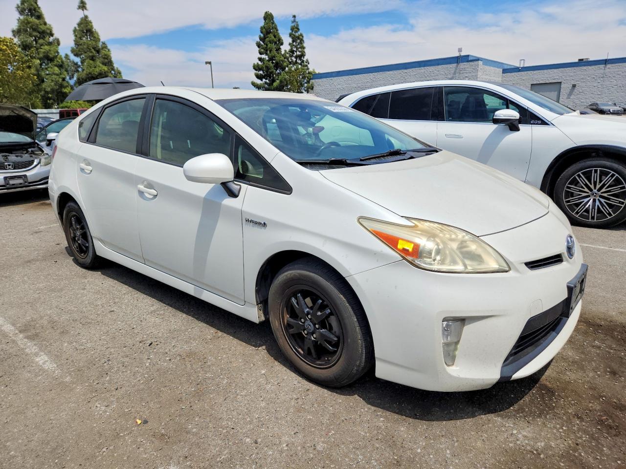 2015 Toyota Prius Two White vin: JTDKN3DU2F0425625