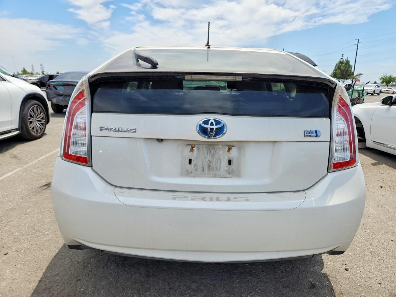 2015 Toyota Prius Two White vin: JTDKN3DU2F0425625