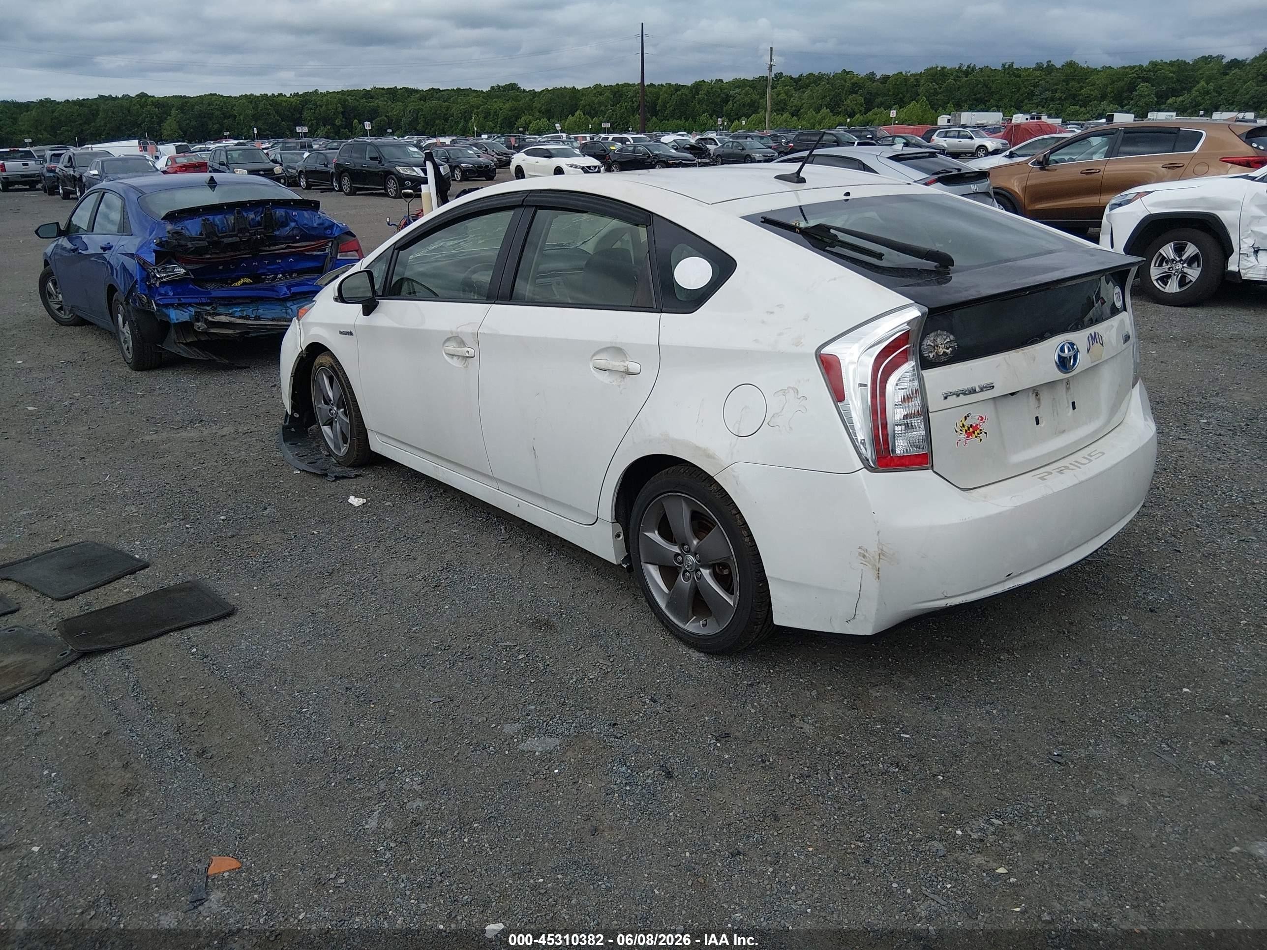 2015 Toyota Prius Persona Series Special Edition White vin: JTDKN3DU2F0425740