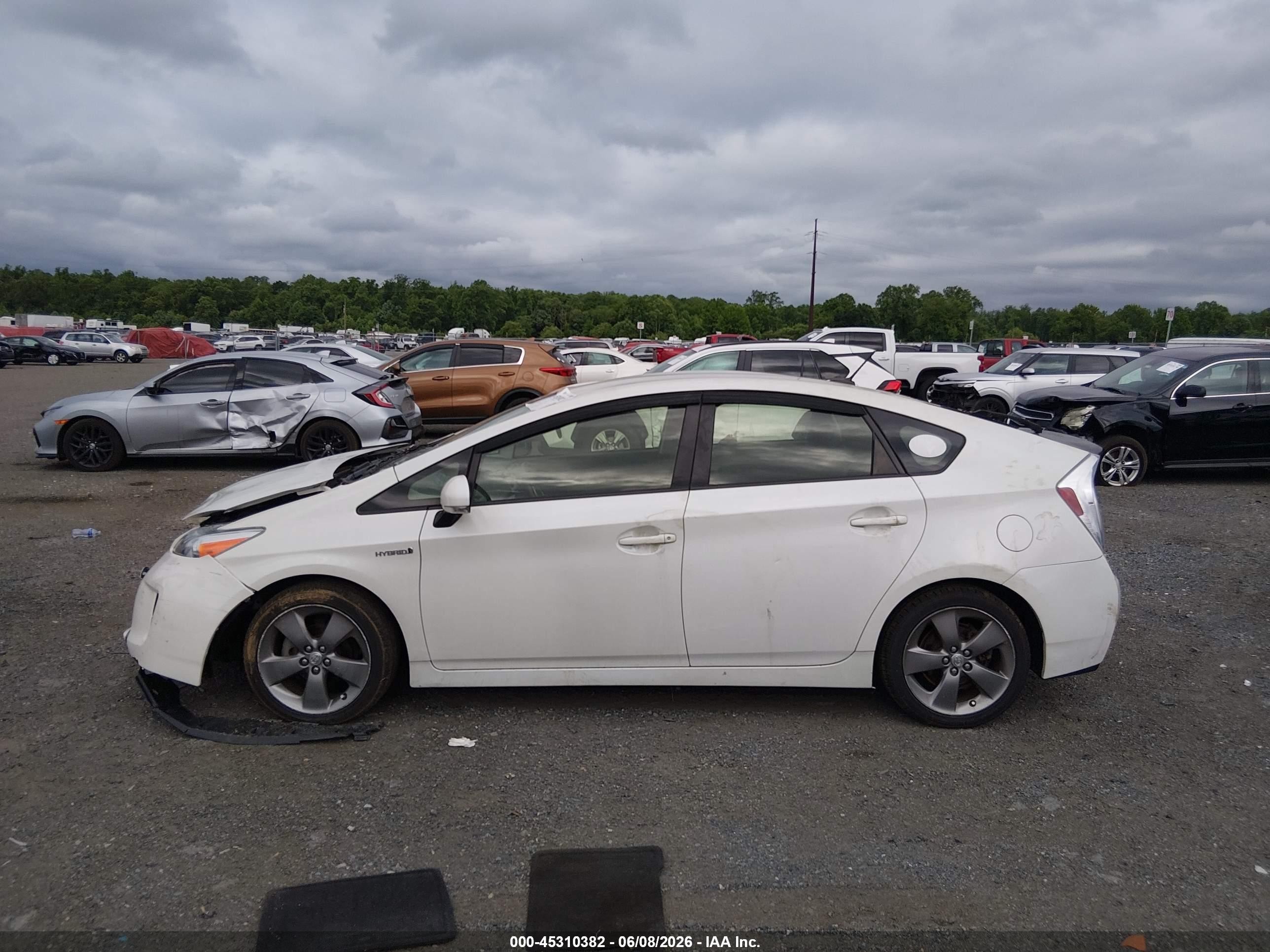 2015 Toyota Prius Persona Series Special Edition White vin: JTDKN3DU2F0425740