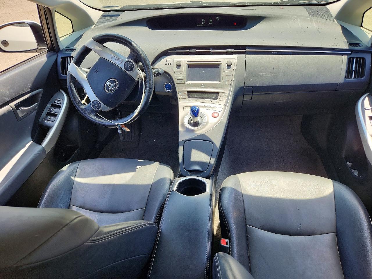 2015 Toyota Prius Four Белый vin: JTDKN3DU2F0432445