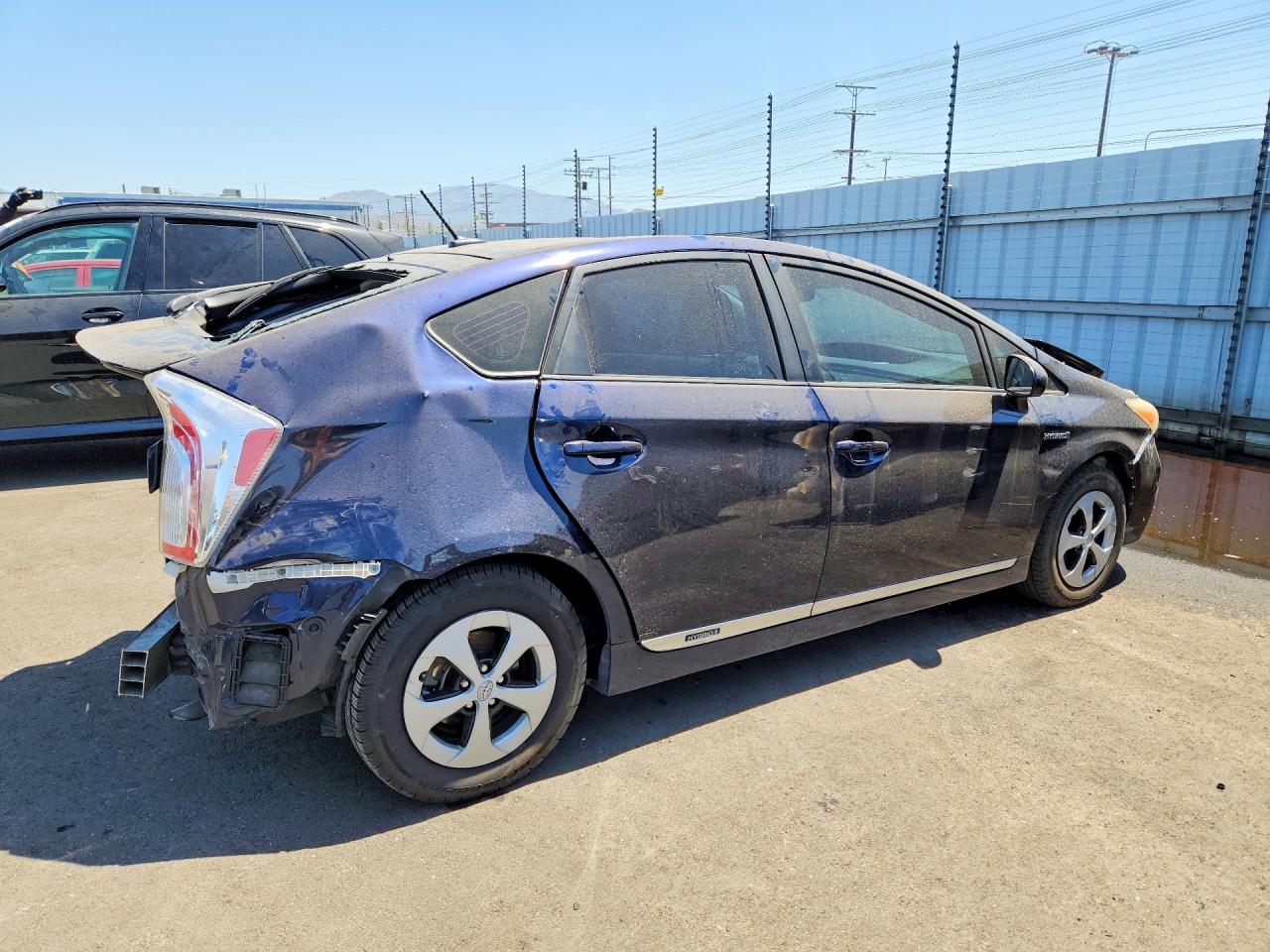 2015 Toyota Prius Three Blue vin: JTDKN3DU2F0448239