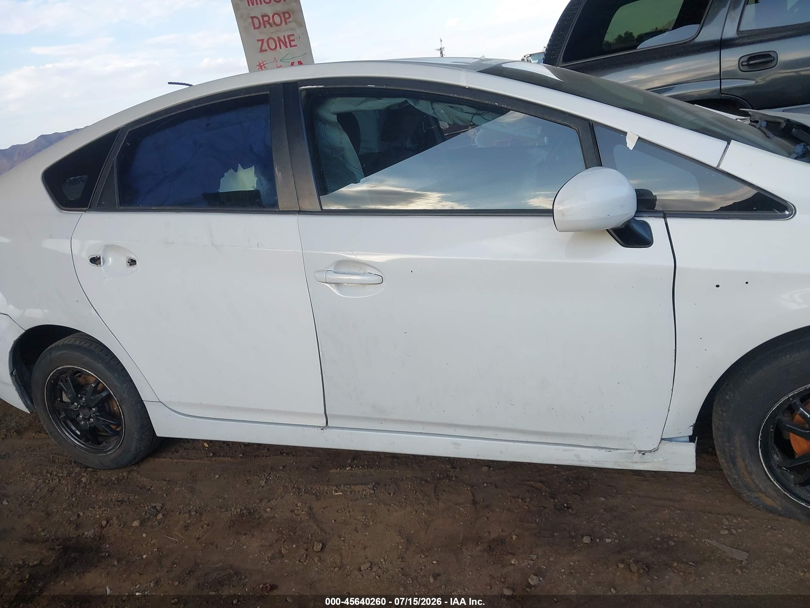 2015 Toyota Prius Two Белый vin: JTDKN3DU2F0459709