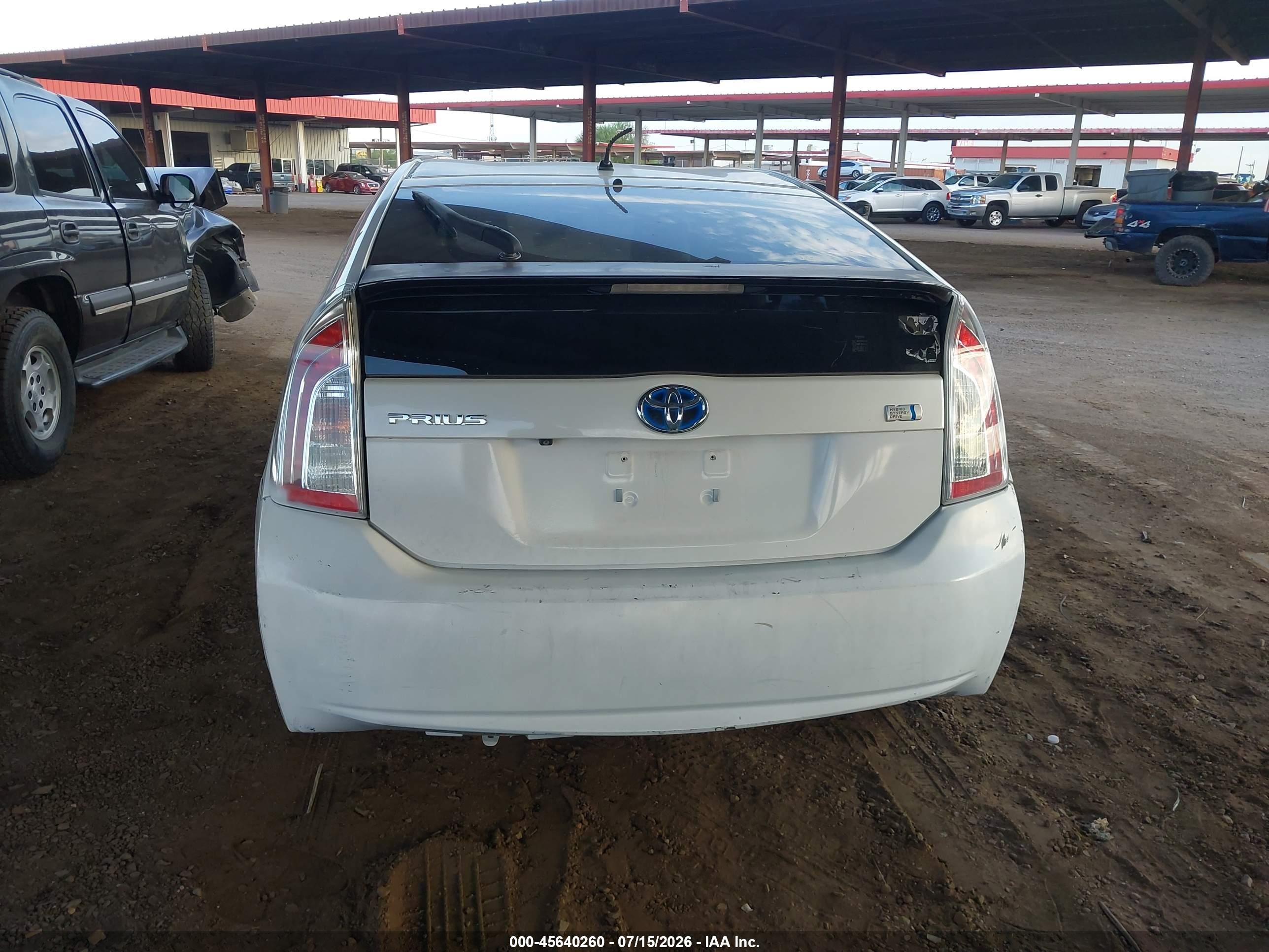 2015 Toyota Prius Two Белый vin: JTDKN3DU2F0459709