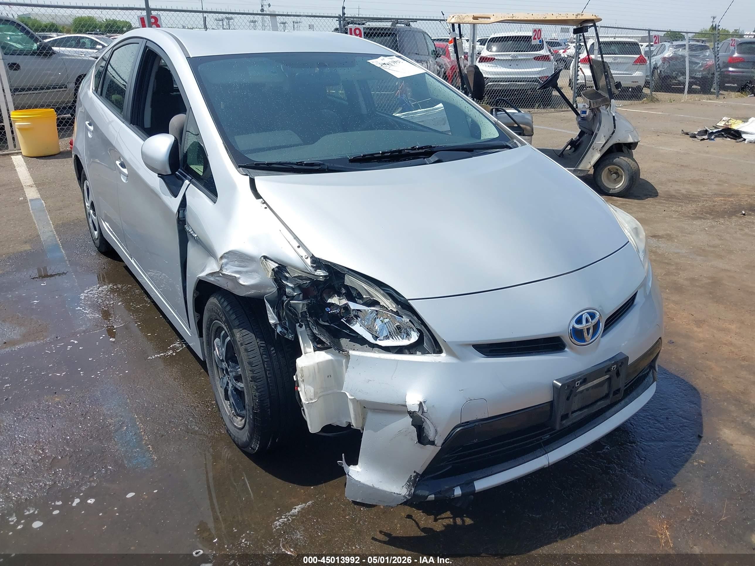 2015 Toyota Prius Two Серебряный vin: JTDKN3DU2F0464621