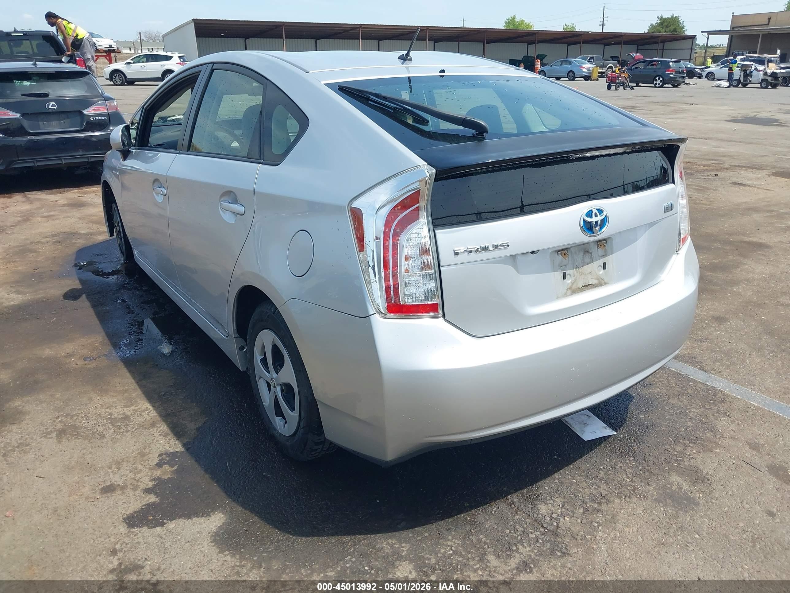 2015 Toyota Prius Two Серебряный vin: JTDKN3DU2F0464621