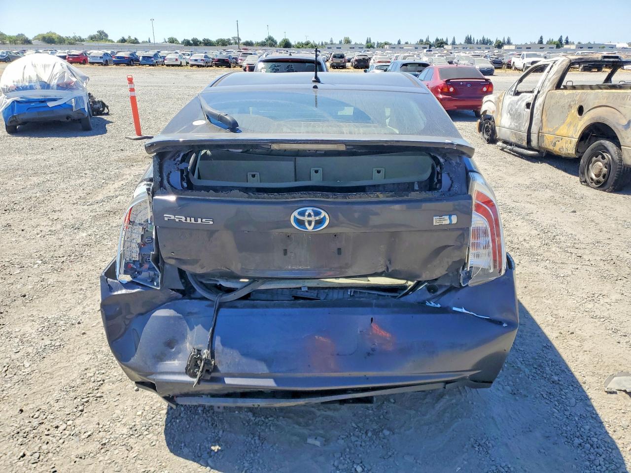 2015 Toyota Prius Two Серый vin: JTDKN3DU2F0470161