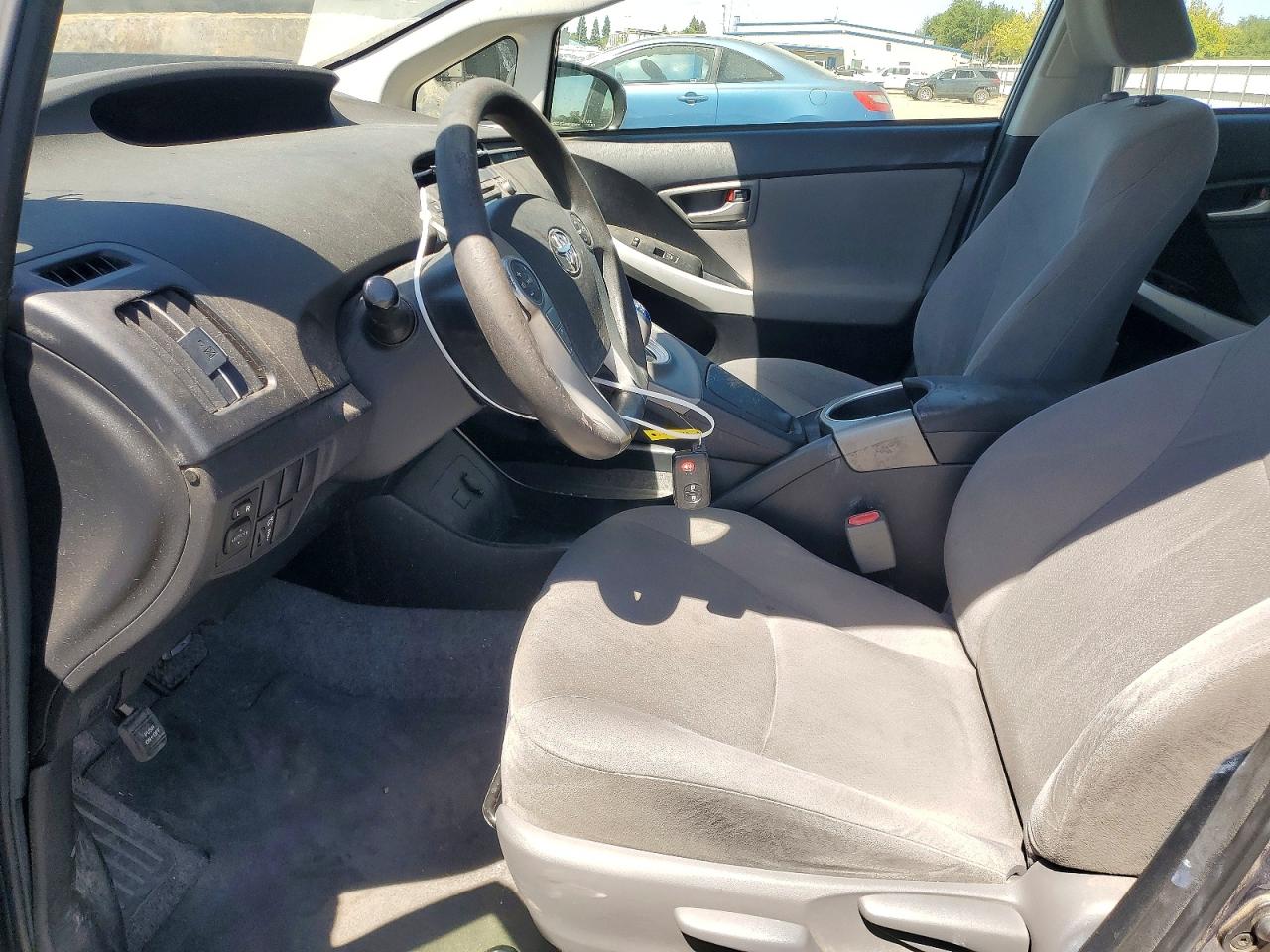 2015 Toyota Prius Two Серый vin: JTDKN3DU2F0470161