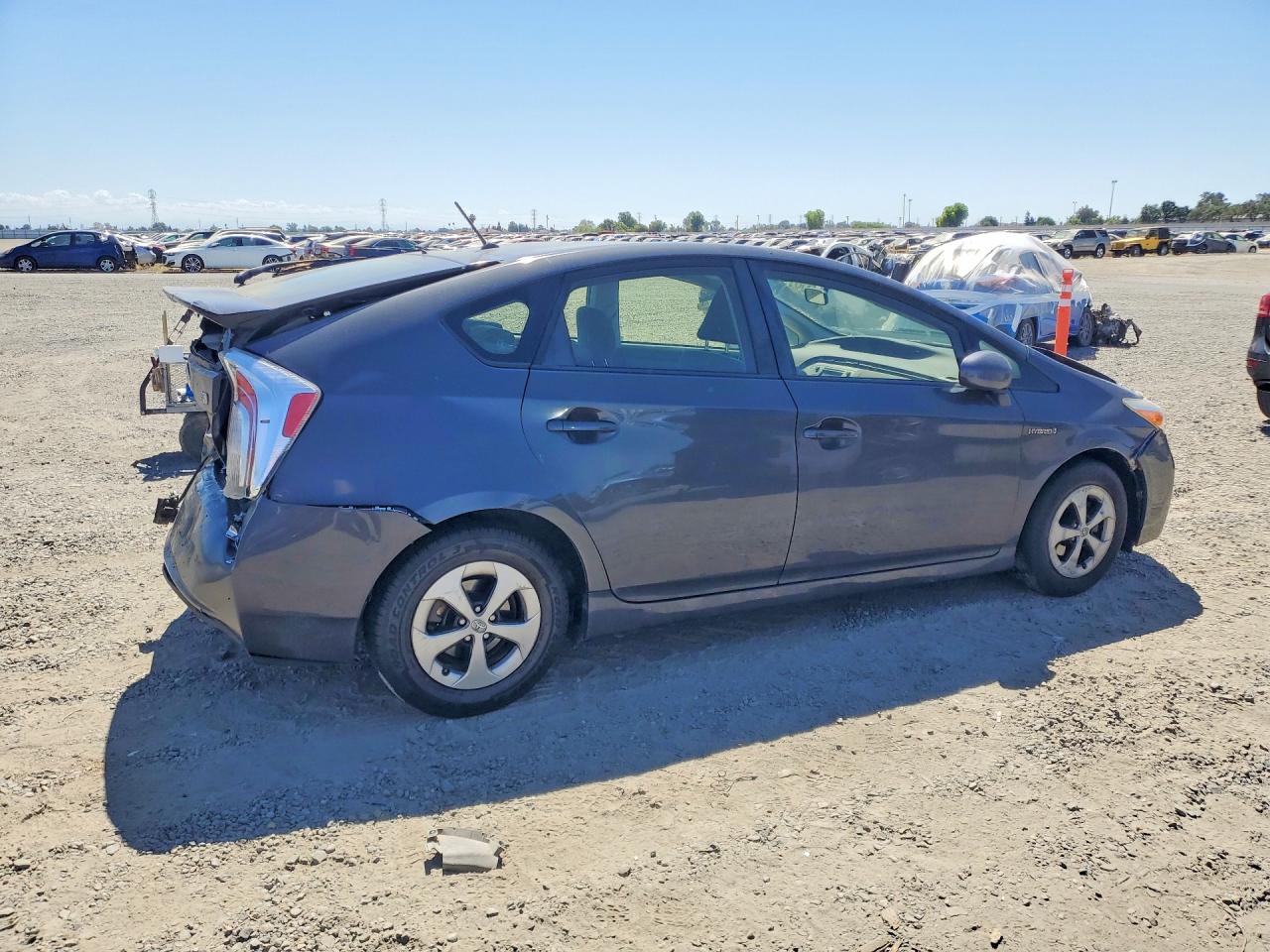 2015 Toyota Prius Two Серый vin: JTDKN3DU2F0470161
