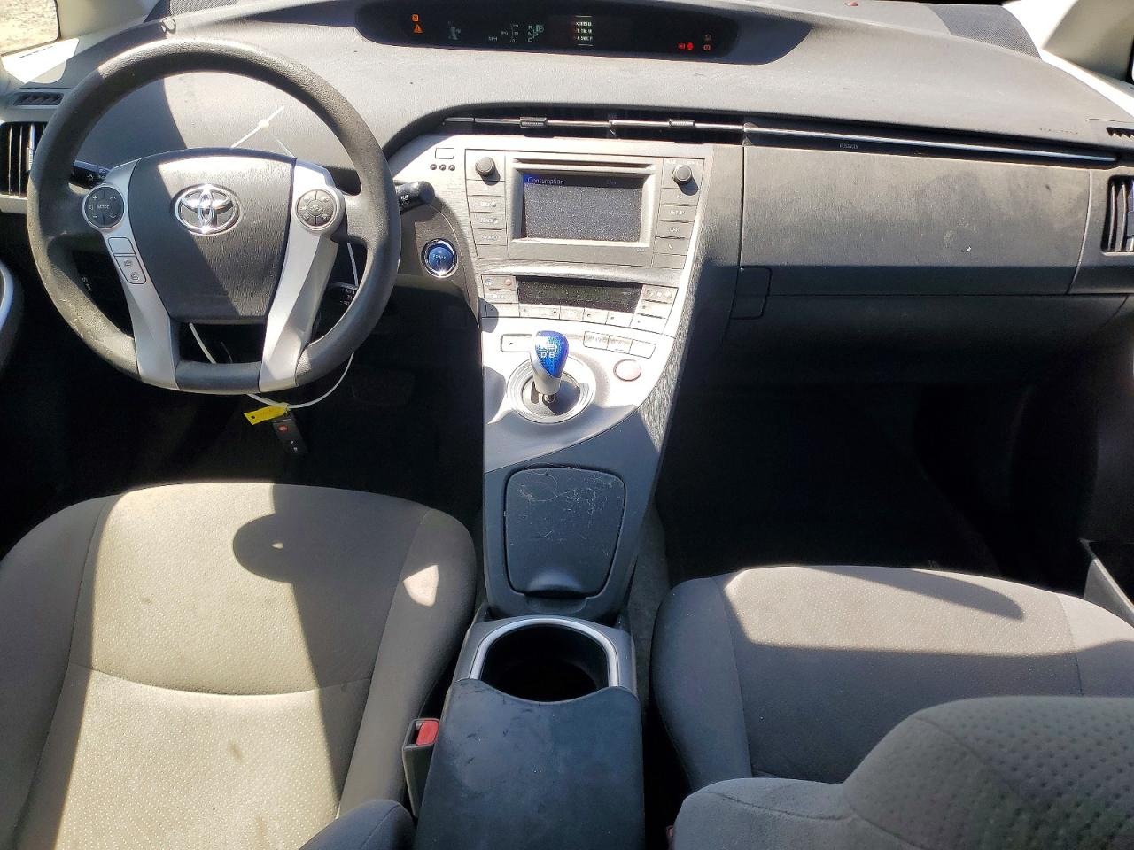 2015 Toyota Prius Two Серый vin: JTDKN3DU2F0470161