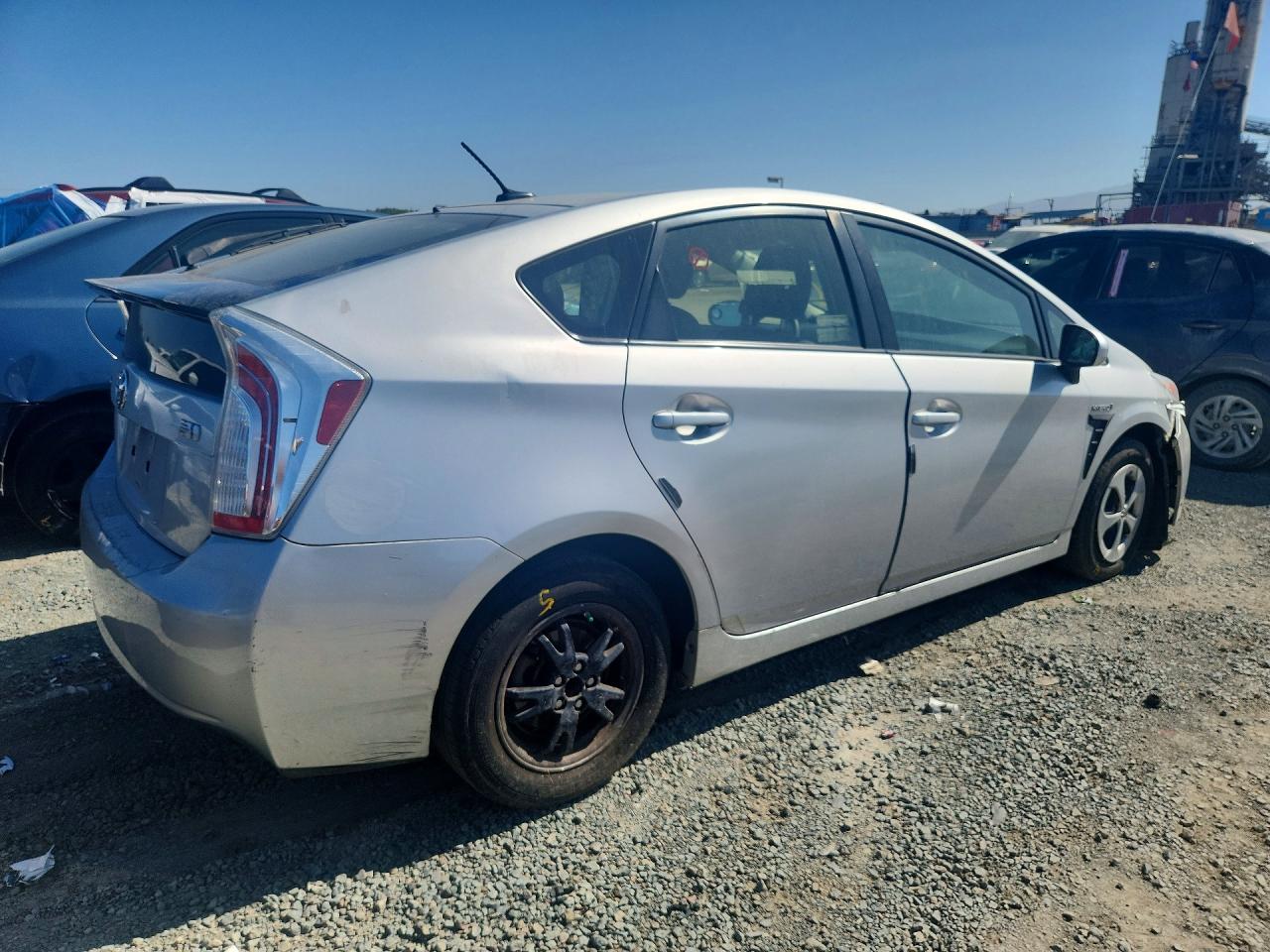 2015 Toyota Prius Three Silver vin: JTDKN3DU2F0476364