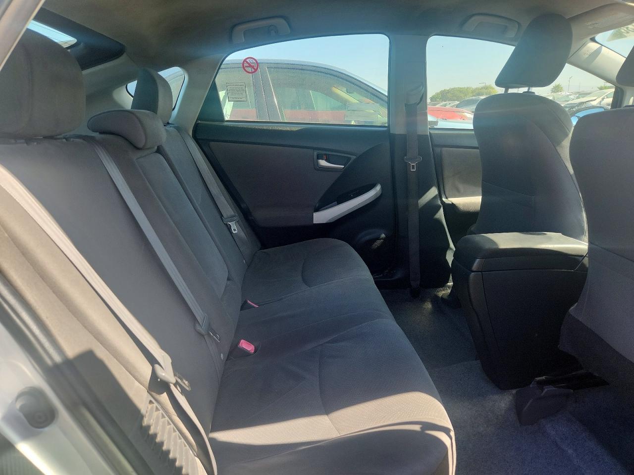2015 Toyota Prius Three Silver vin: JTDKN3DU2F0476364