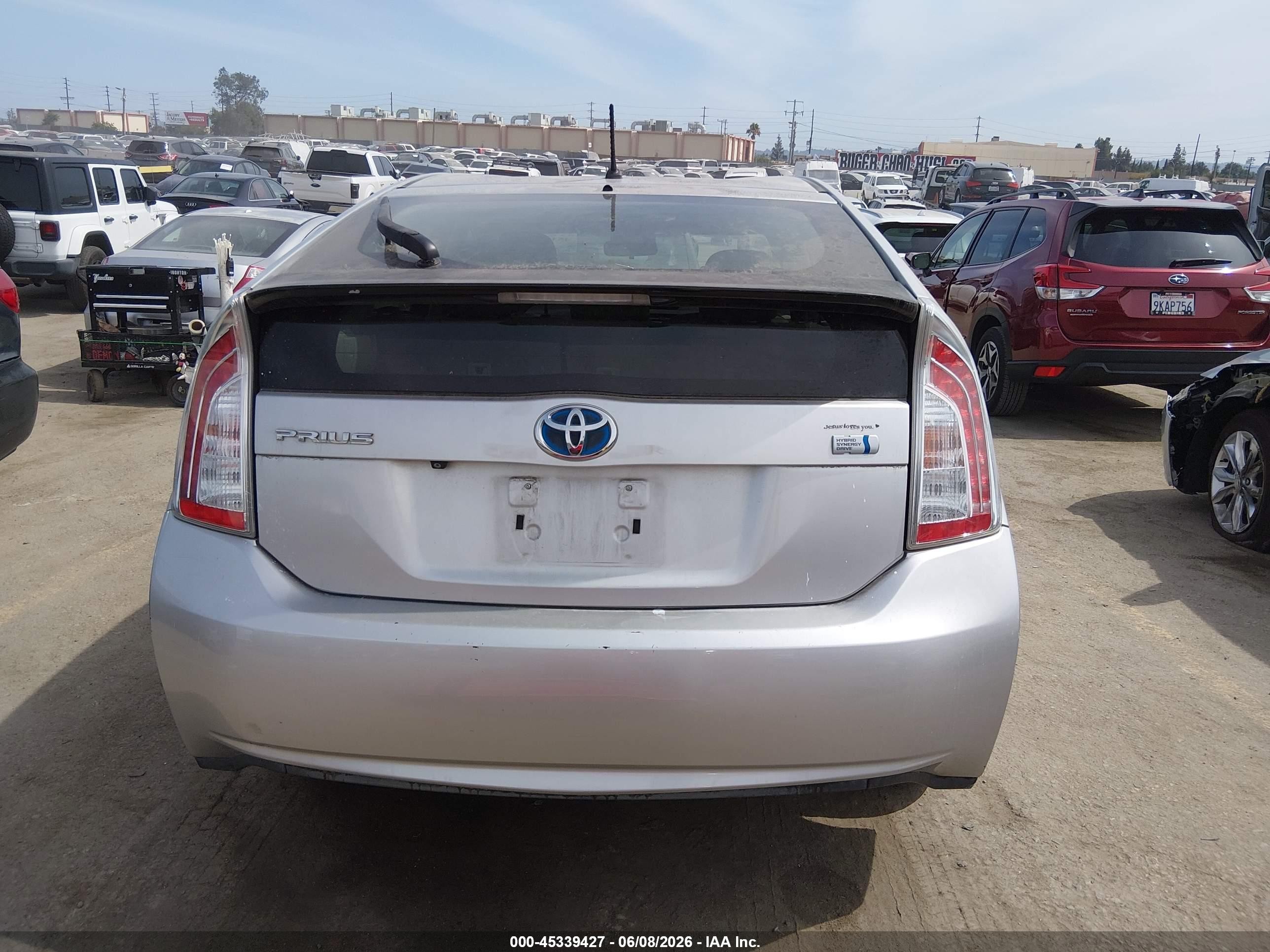2015 Toyota Prius Two Серебряный vin: JTDKN3DU2F1865760