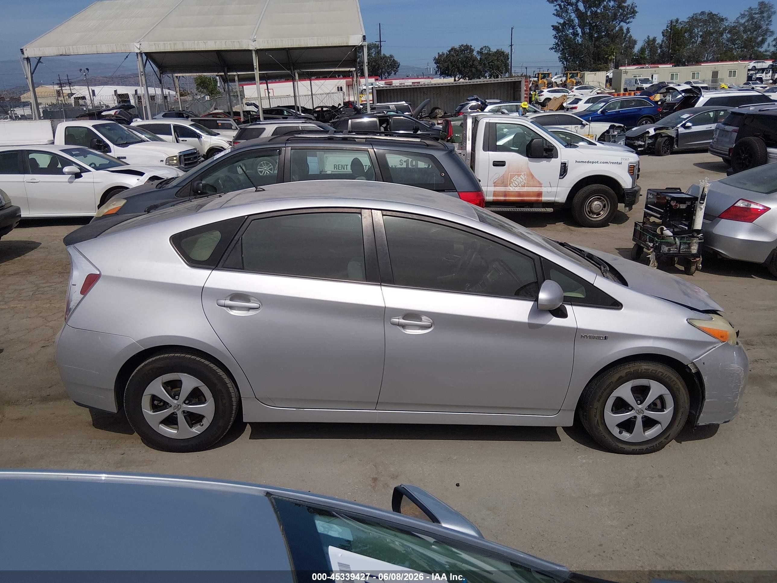 2015 Toyota Prius Two Серебряный vin: JTDKN3DU2F1865760