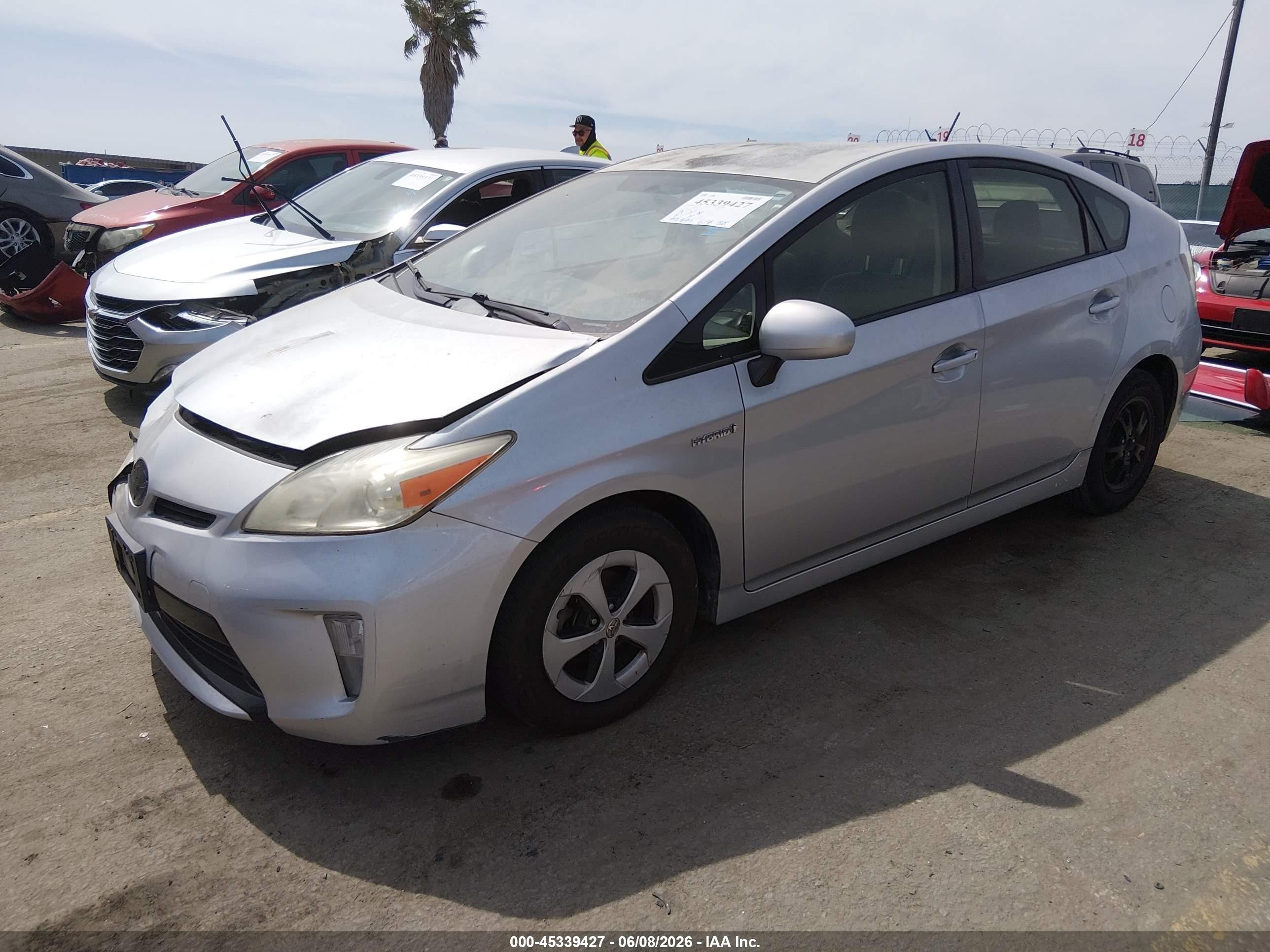 2015 Toyota Prius Two Серебряный vin: JTDKN3DU2F1865760