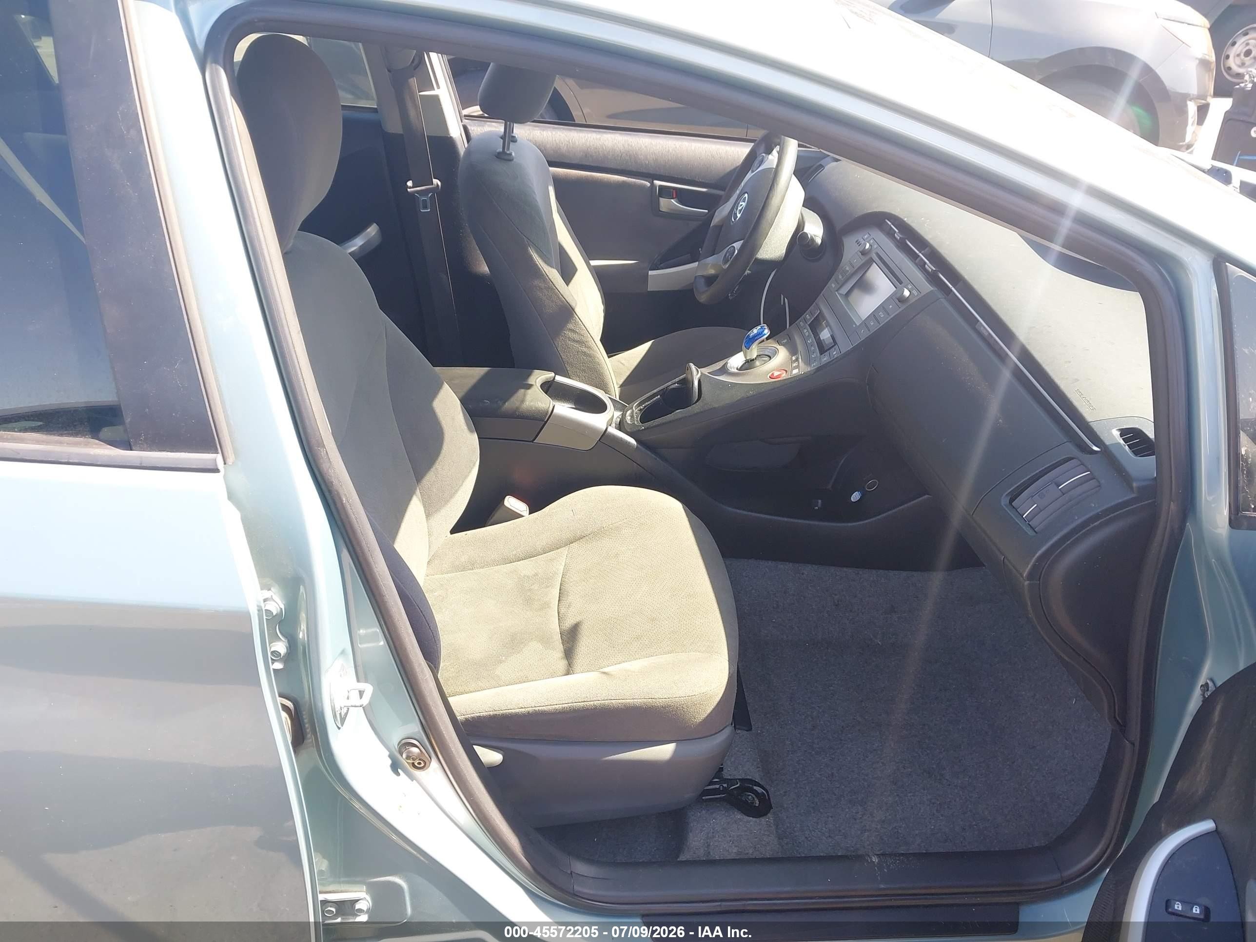 2015 Toyota Prius Two Green vin: JTDKN3DU2F1881599