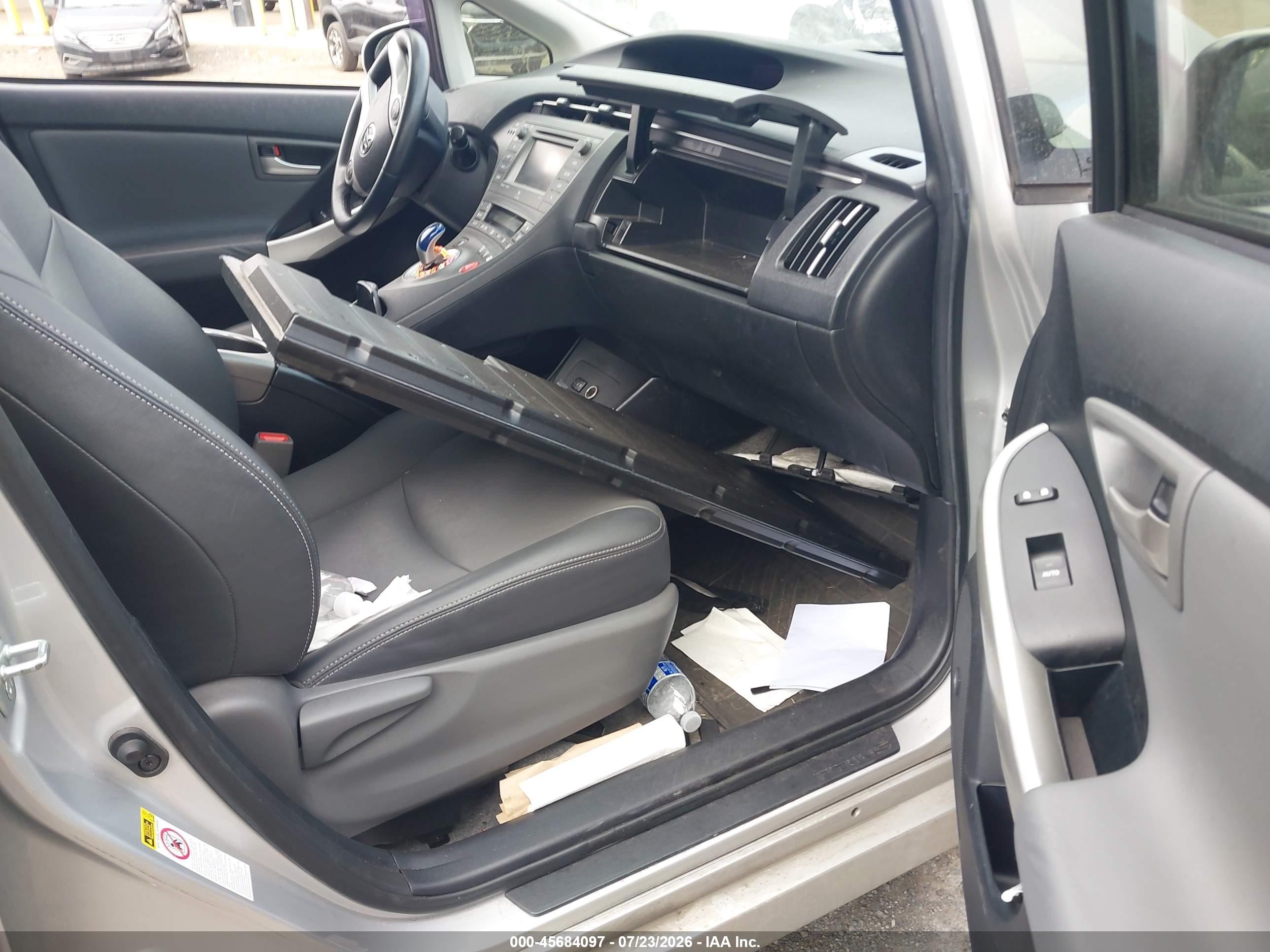 2015 Toyota Prius Four Silver vin: JTDKN3DU2F1894837
