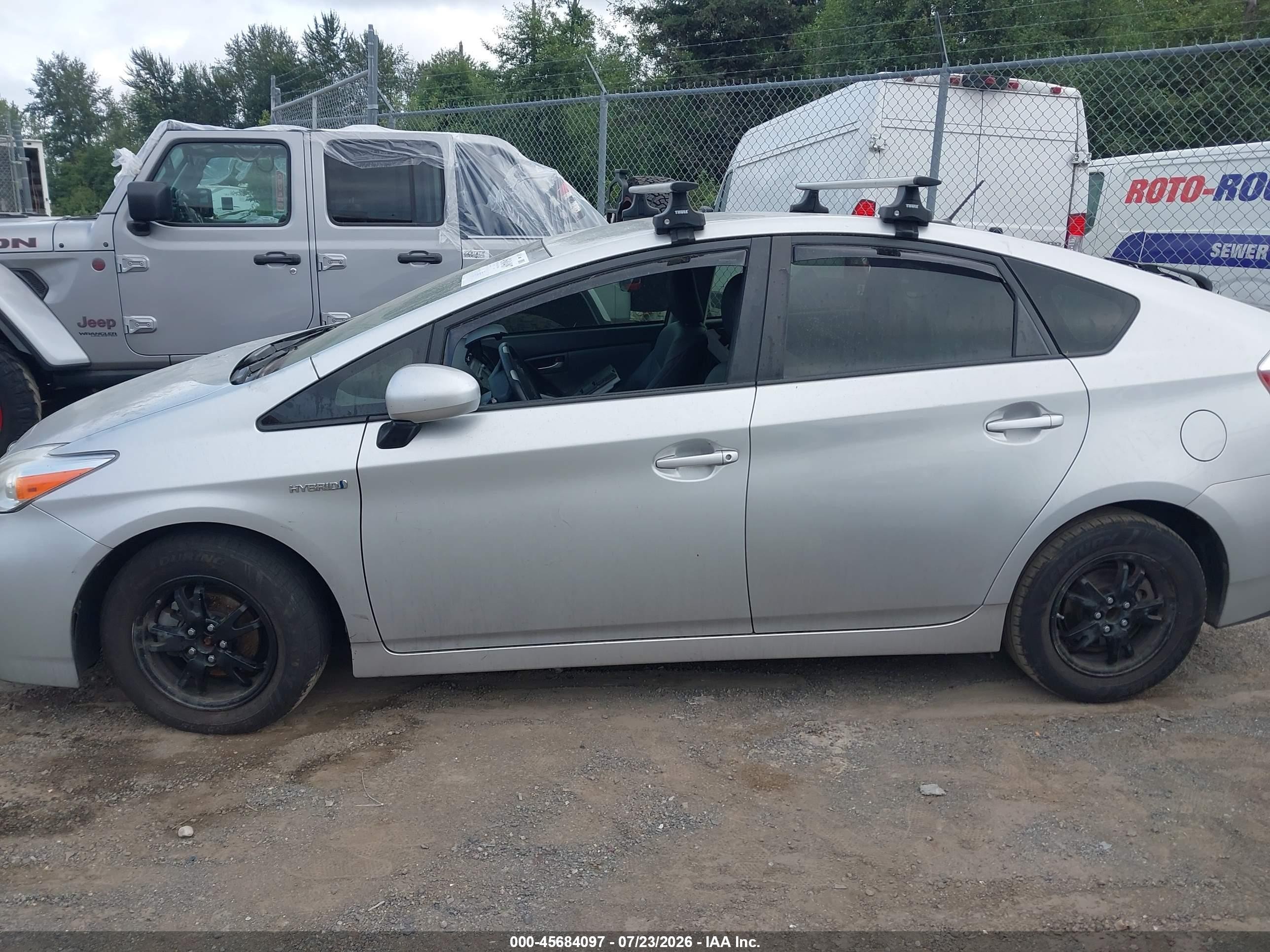 2015 Toyota Prius Four Silver vin: JTDKN3DU2F1894837