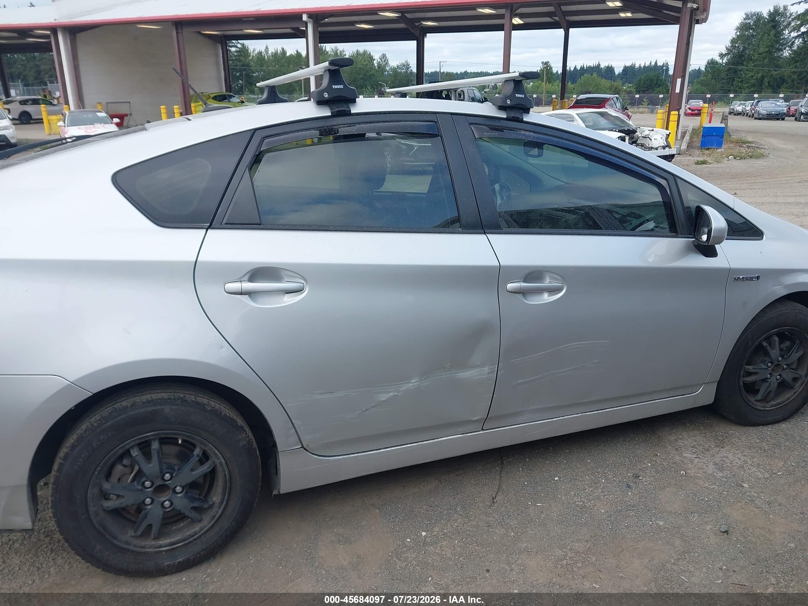 2015 Toyota Prius Four Silver vin: JTDKN3DU2F1894837