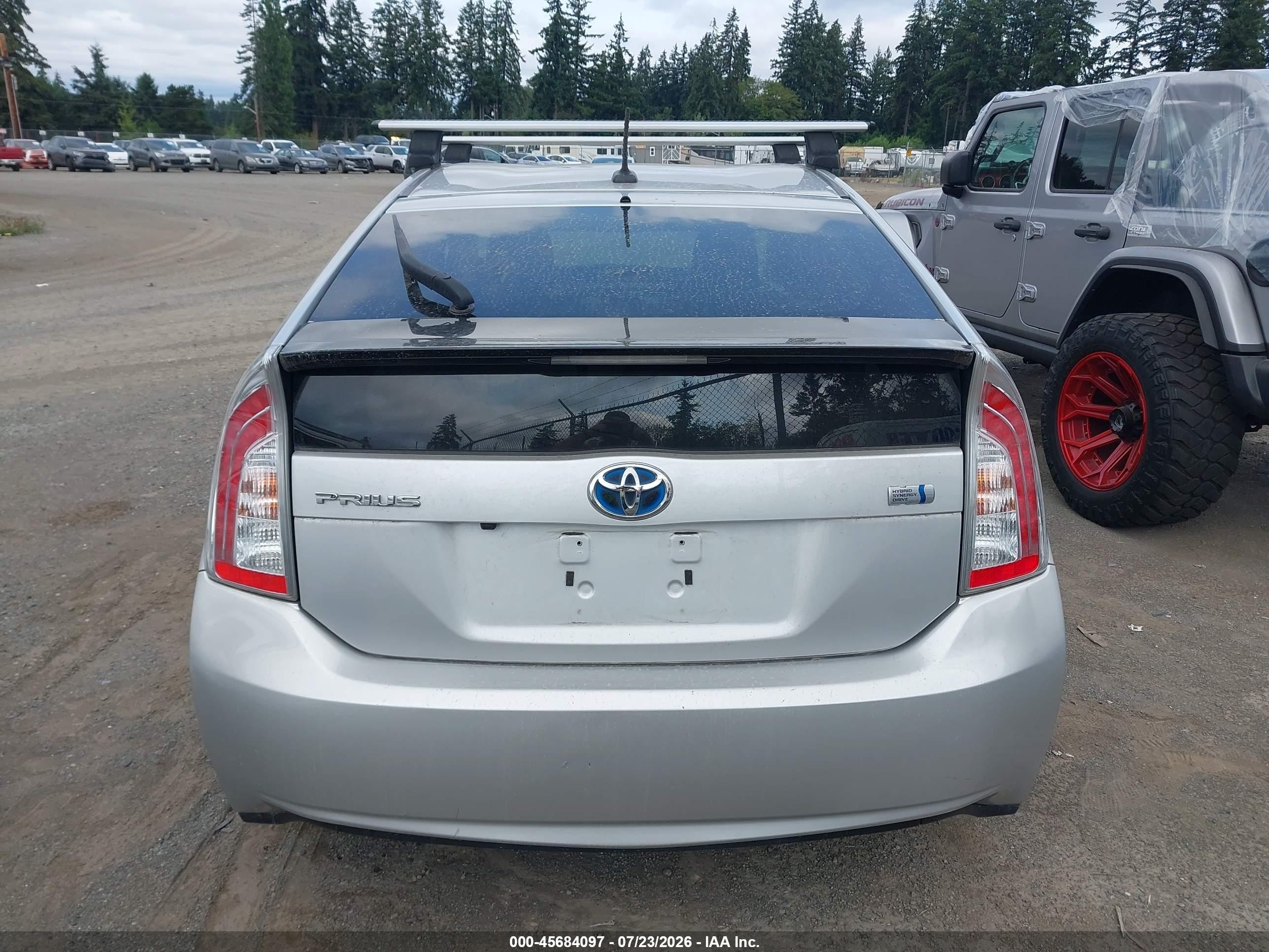 2015 Toyota Prius Four Silver vin: JTDKN3DU2F1894837