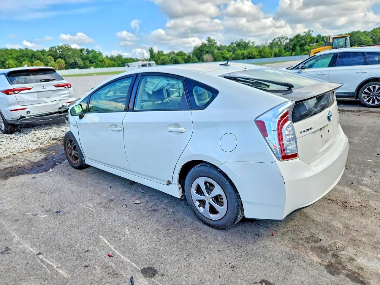 2015 Toyota Prius Four White vin: JTDKN3DU2F1894868