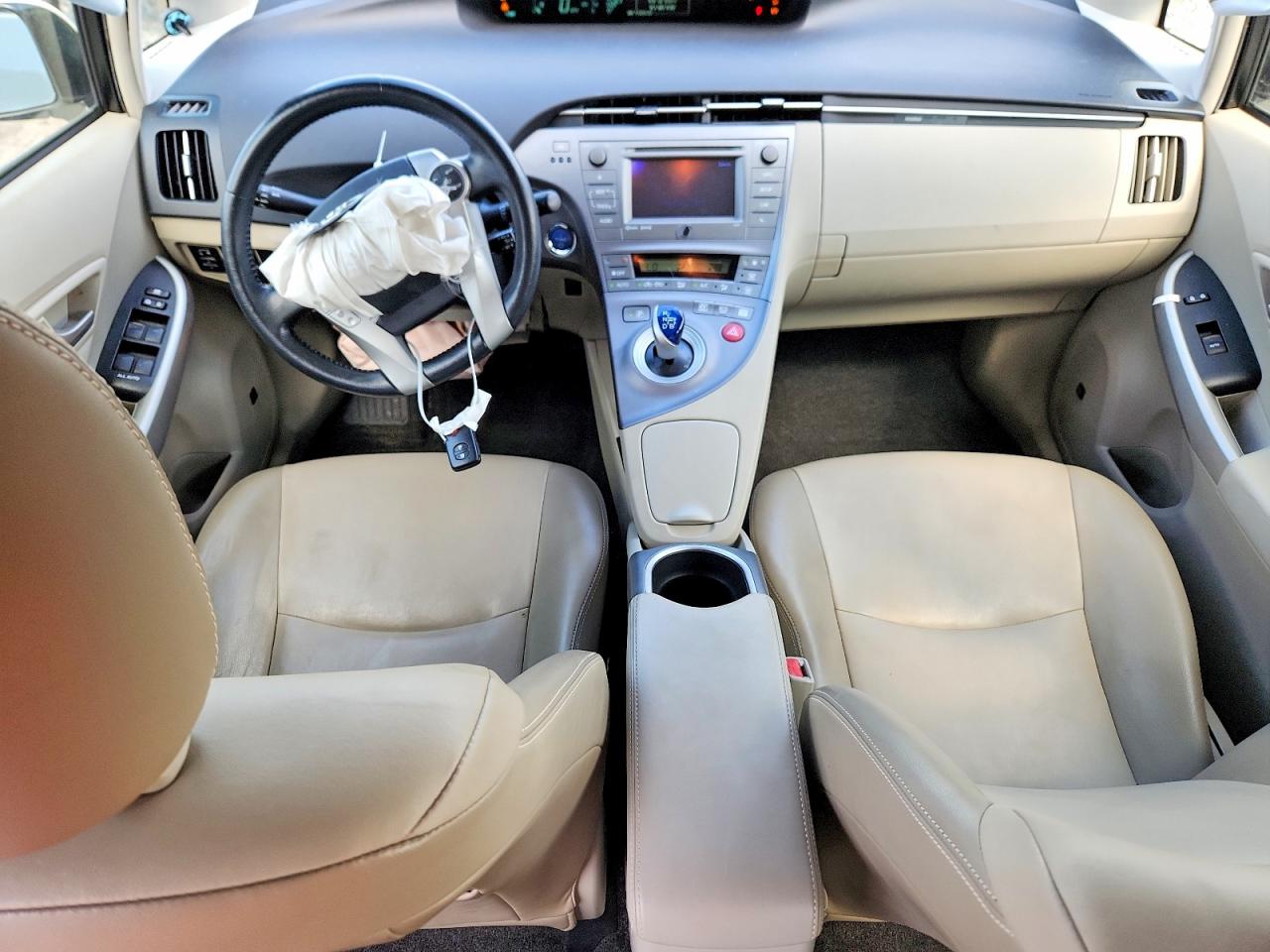 2015 Toyota Prius Four White vin: JTDKN3DU2F1894868