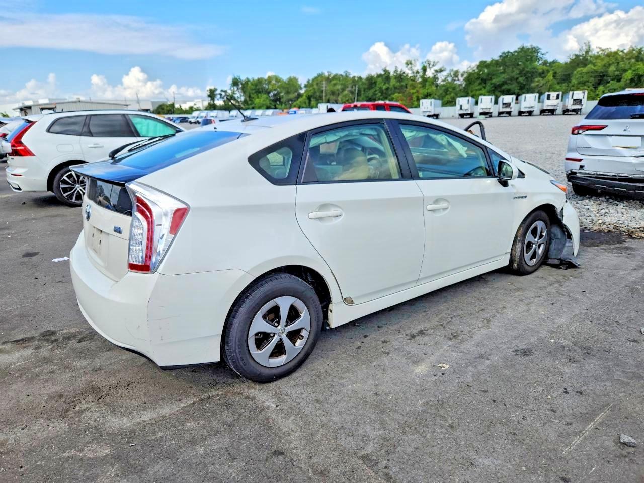 2015 Toyota Prius Four White vin: JTDKN3DU2F1894868