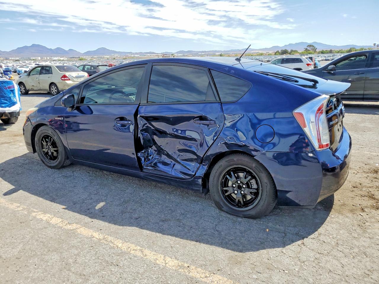 2015 Toyota Prius Two Синий vin: JTDKN3DU2F1929022