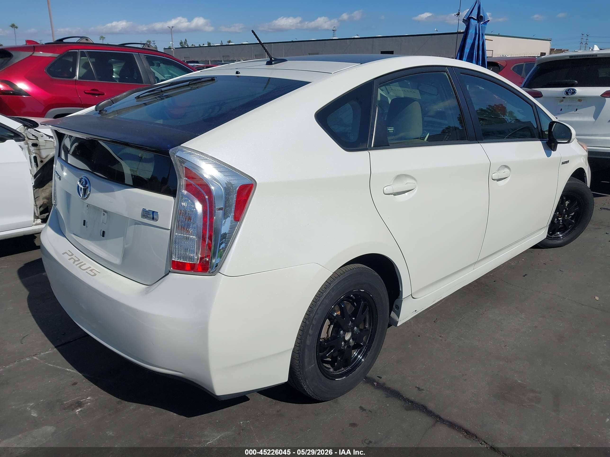 2015 Toyota Prius Three White vin: JTDKN3DU2F1979581