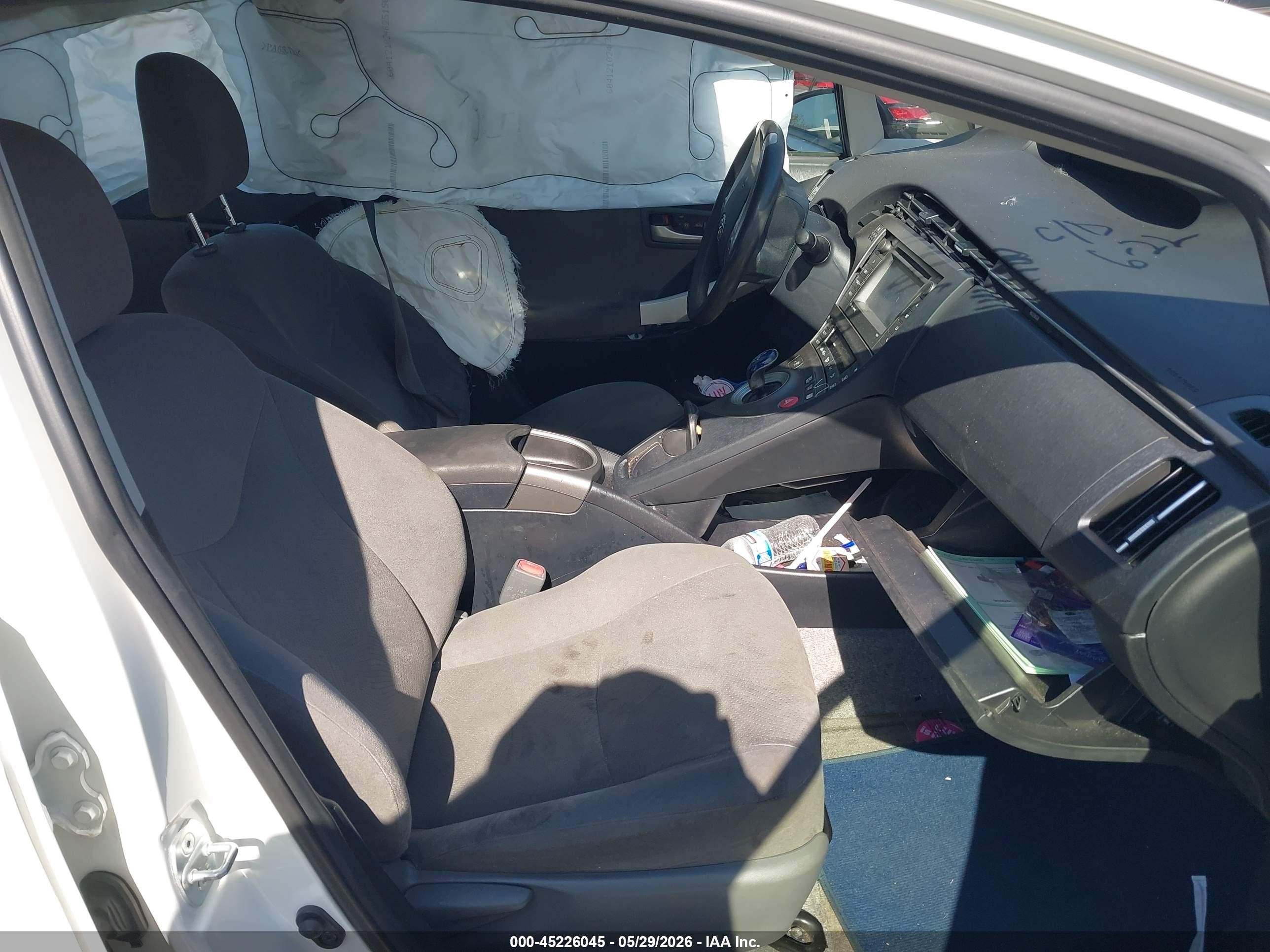 2015 Toyota Prius Three White vin: JTDKN3DU2F1979581