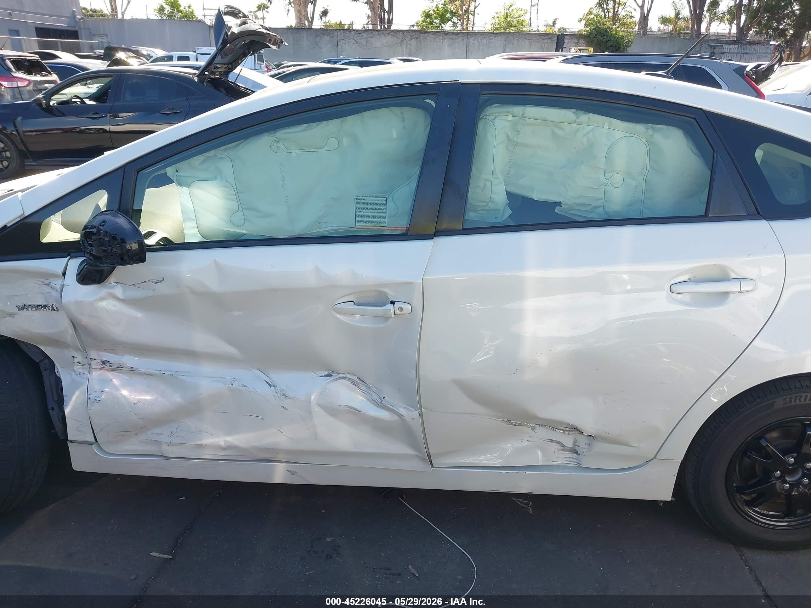 2015 Toyota Prius Three White vin: JTDKN3DU2F1979581