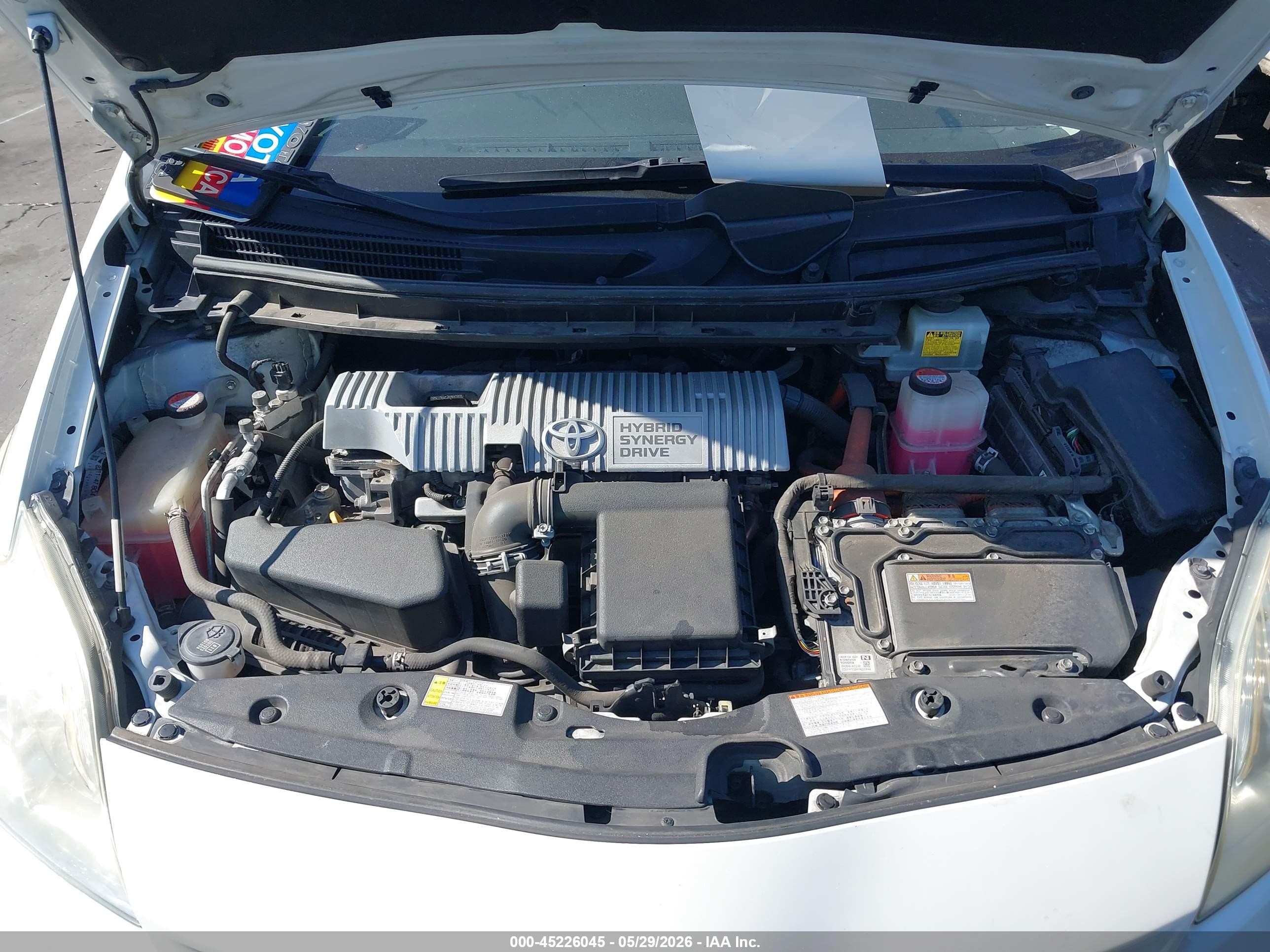 2015 Toyota Prius Three White vin: JTDKN3DU2F1979581